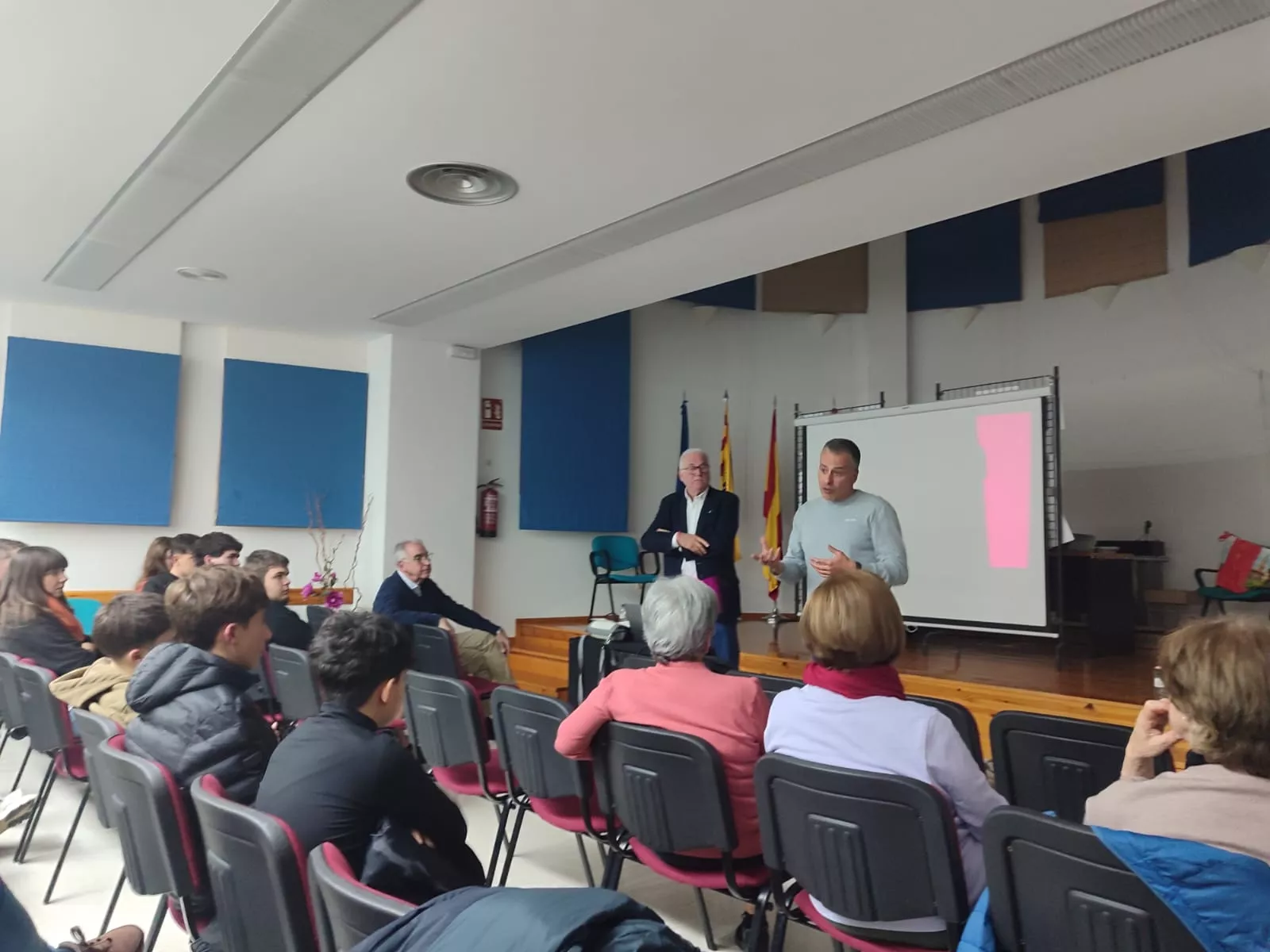 Imagen de la charla con los dos protagonistas.