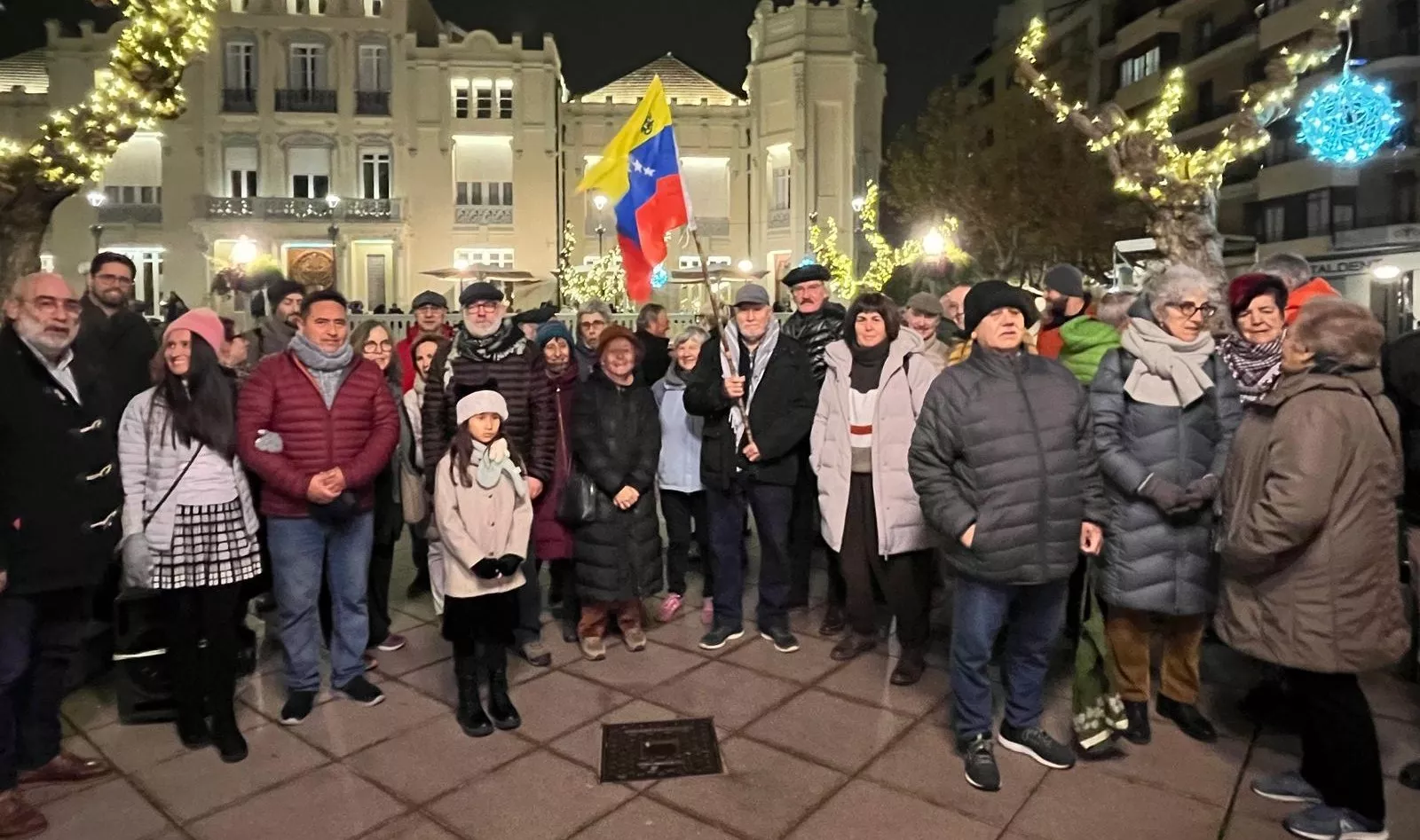 Concentración en Huesca tras la actuación de EEUU en Venezuela. Foto Mercedes Manterola