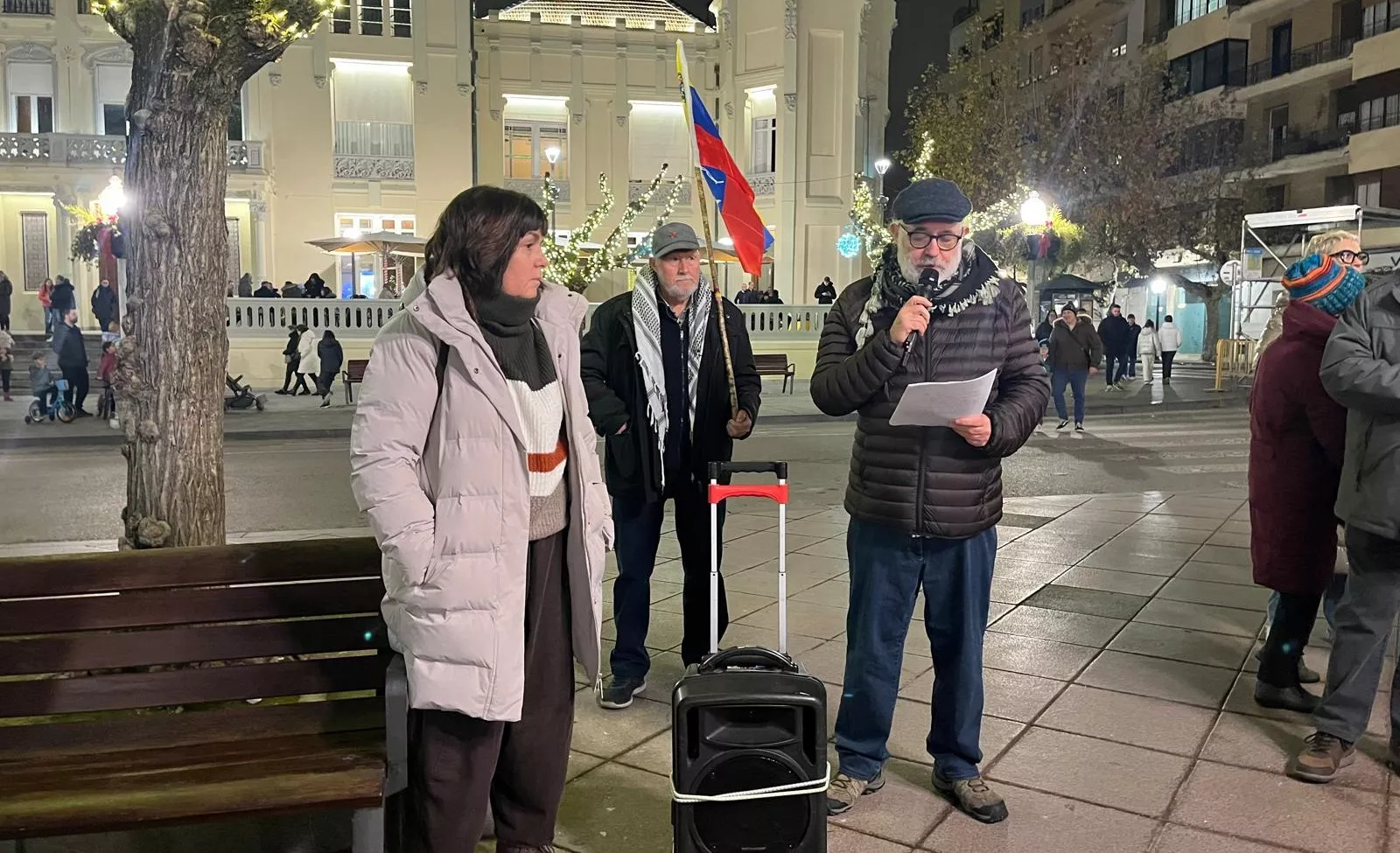 Concentración en Huesca tras la actuación de EEUU en Venezuela. Foto Mercedes Manterola