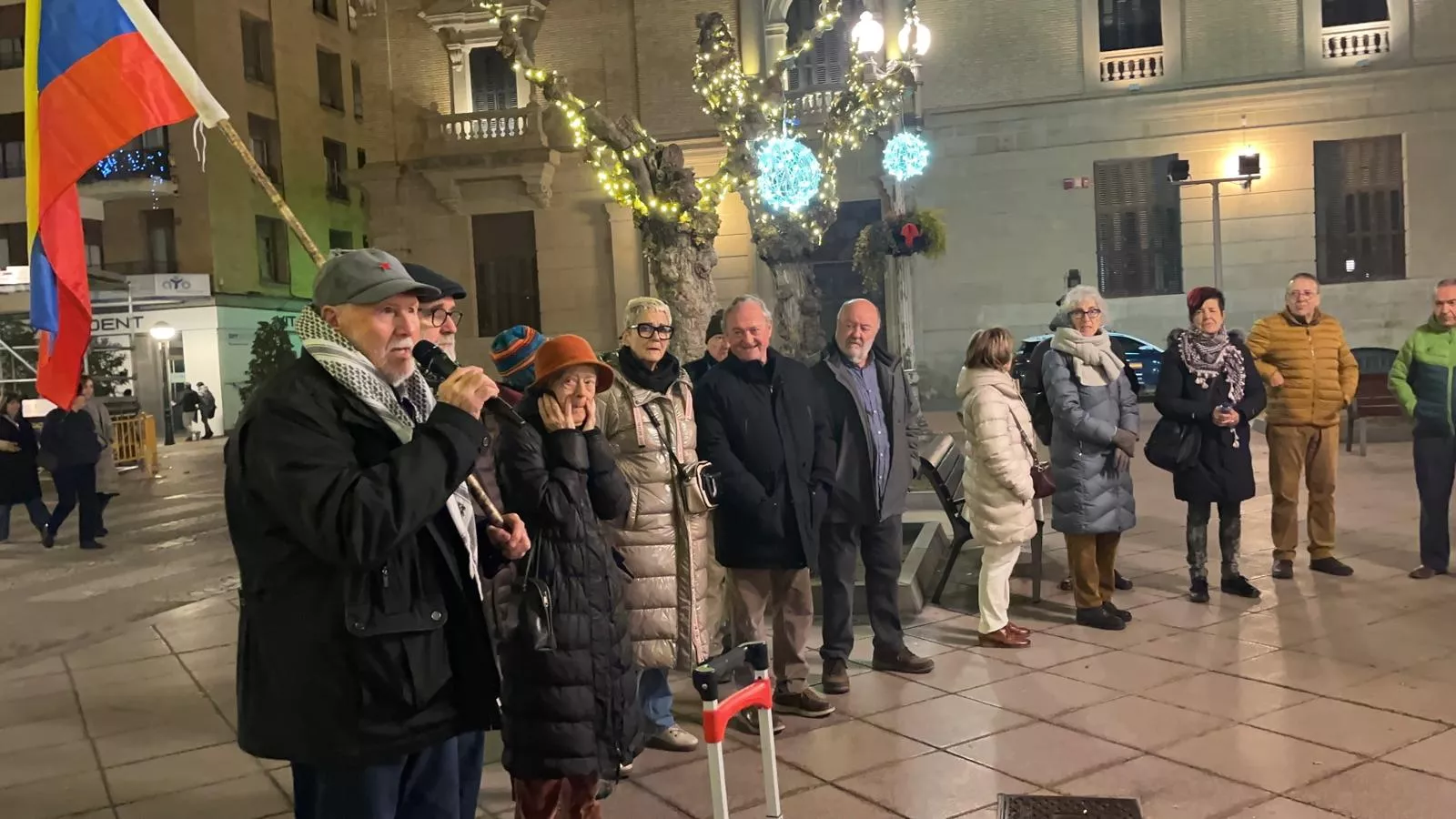 Concentración en Huesca tras la actuación de EEUU en Venezuela. Foto Mercedes Manterola