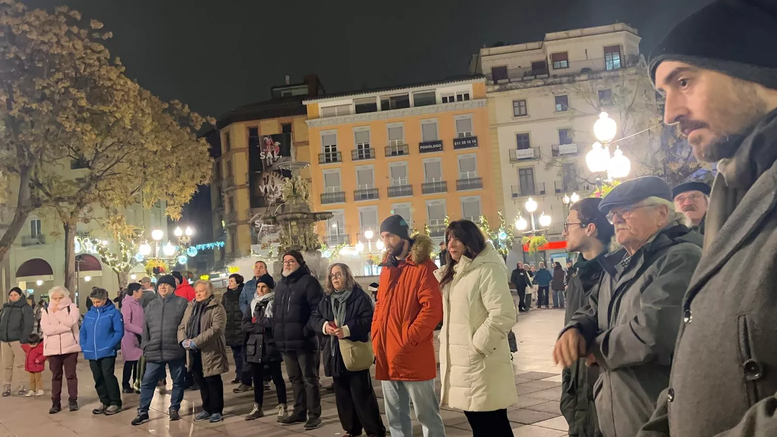 Concentración en Huesca tras la actuación de EEUU en Venezuela. Foto Mercedes Manterola