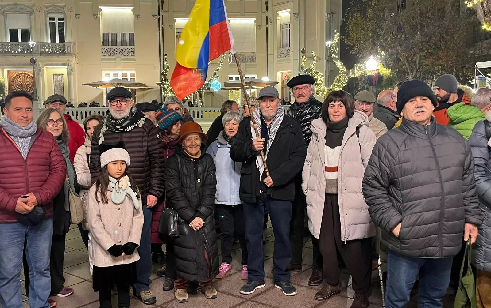 Concentración en Huesca tras la actuación de EEUU en Venezuela. Foto Mercedes Manterola