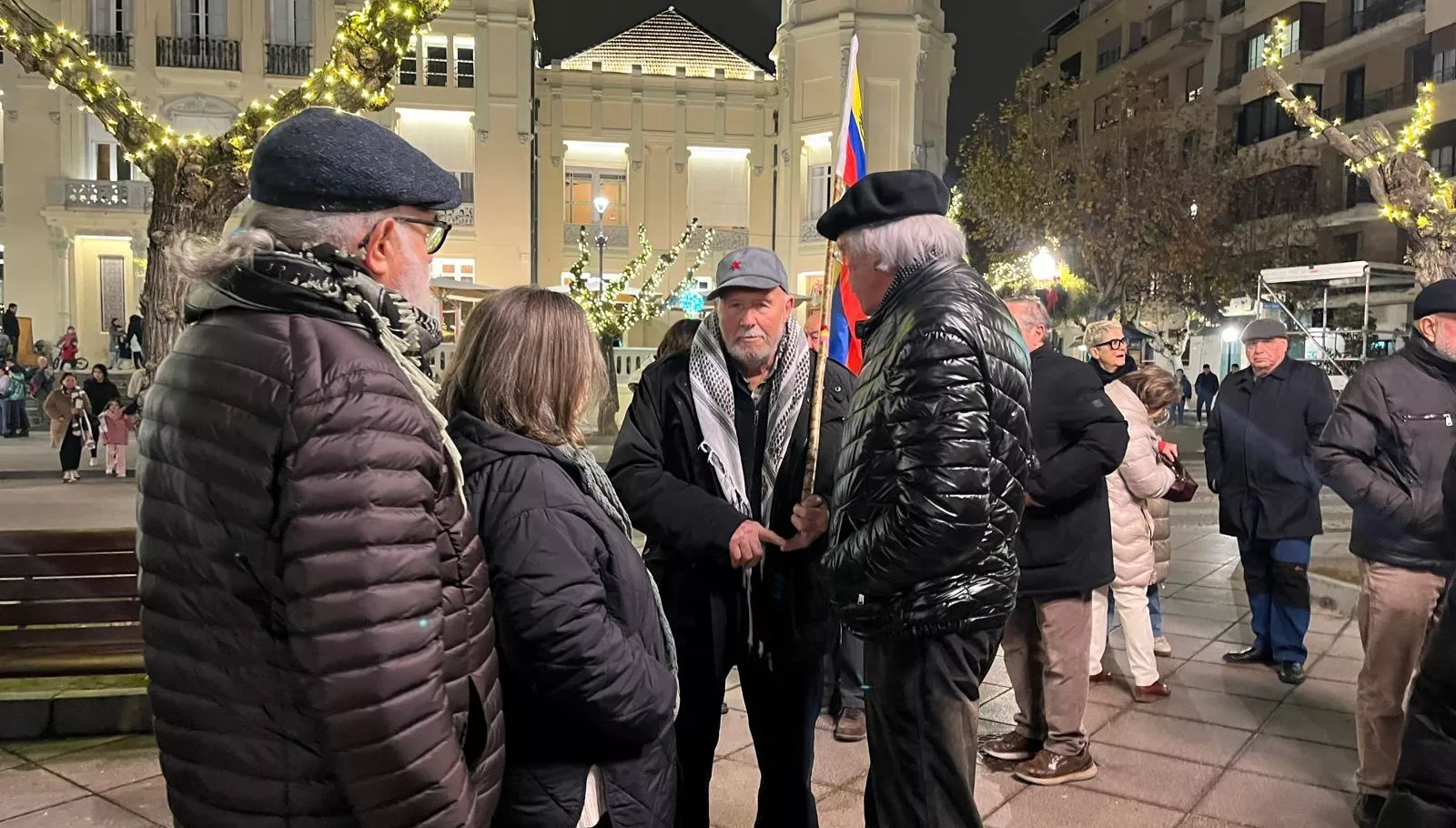 Concentración en Huesca tras la actuación de EEUU en Venezuela. Foto Mercedes Manterola