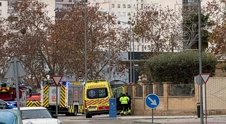 Efectivos de seguridad en la Residencia Saturnino López Novoa