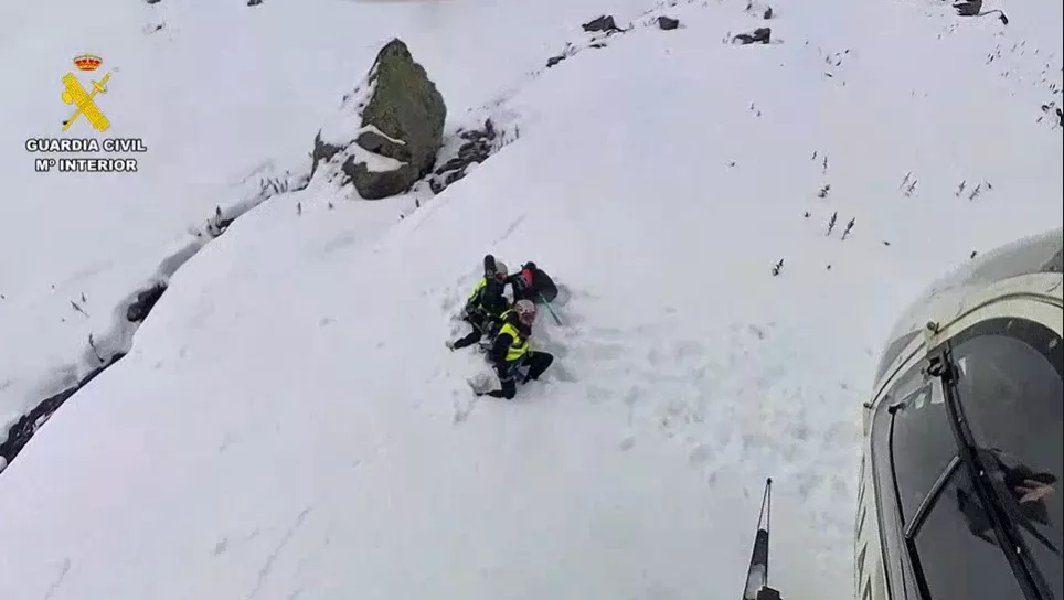 Rescatada una esquiadora de montaña tras lesionarse en Canal Roya.