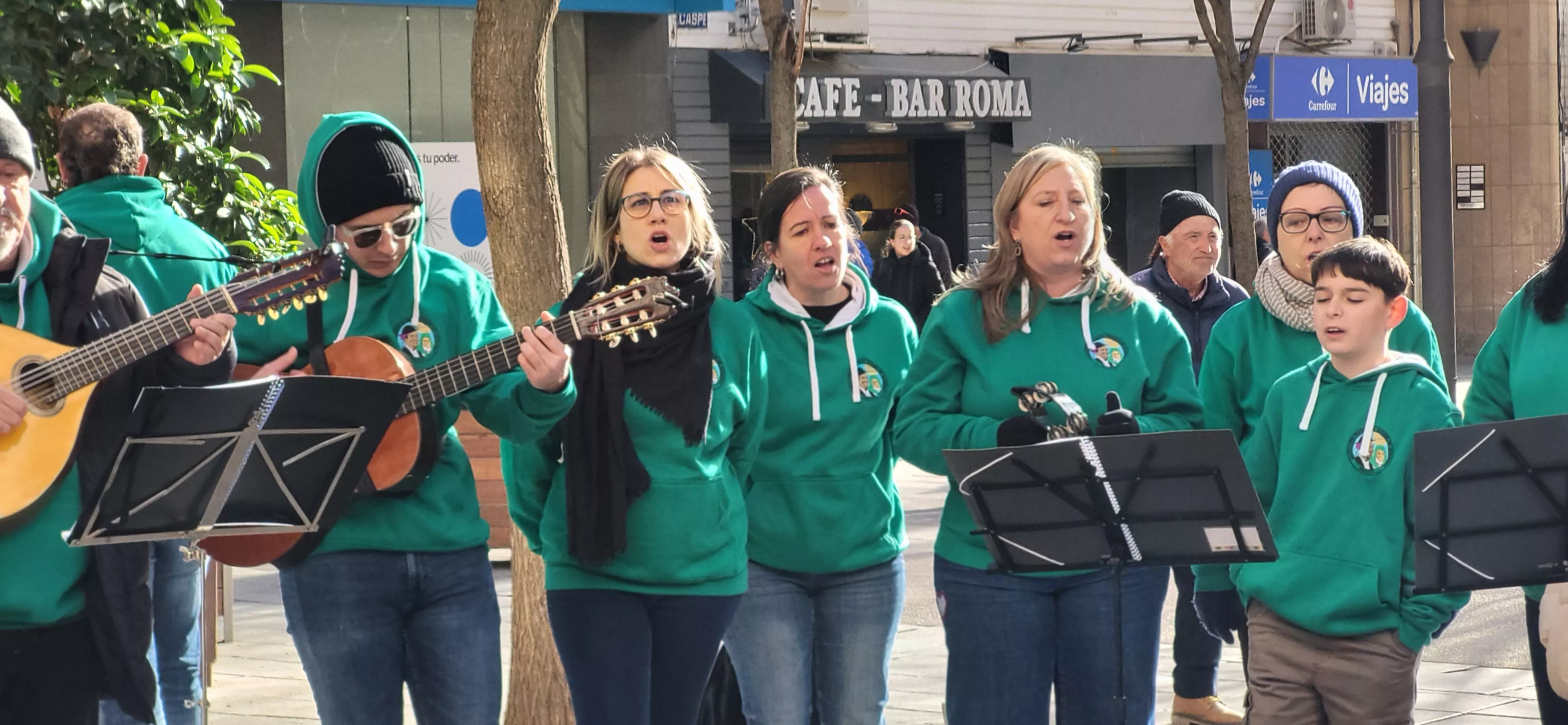 Actuación de Estirpe de Aragonia en el cierre de la campaña Luces por Etiopía. Foto Mercedes Manterola
