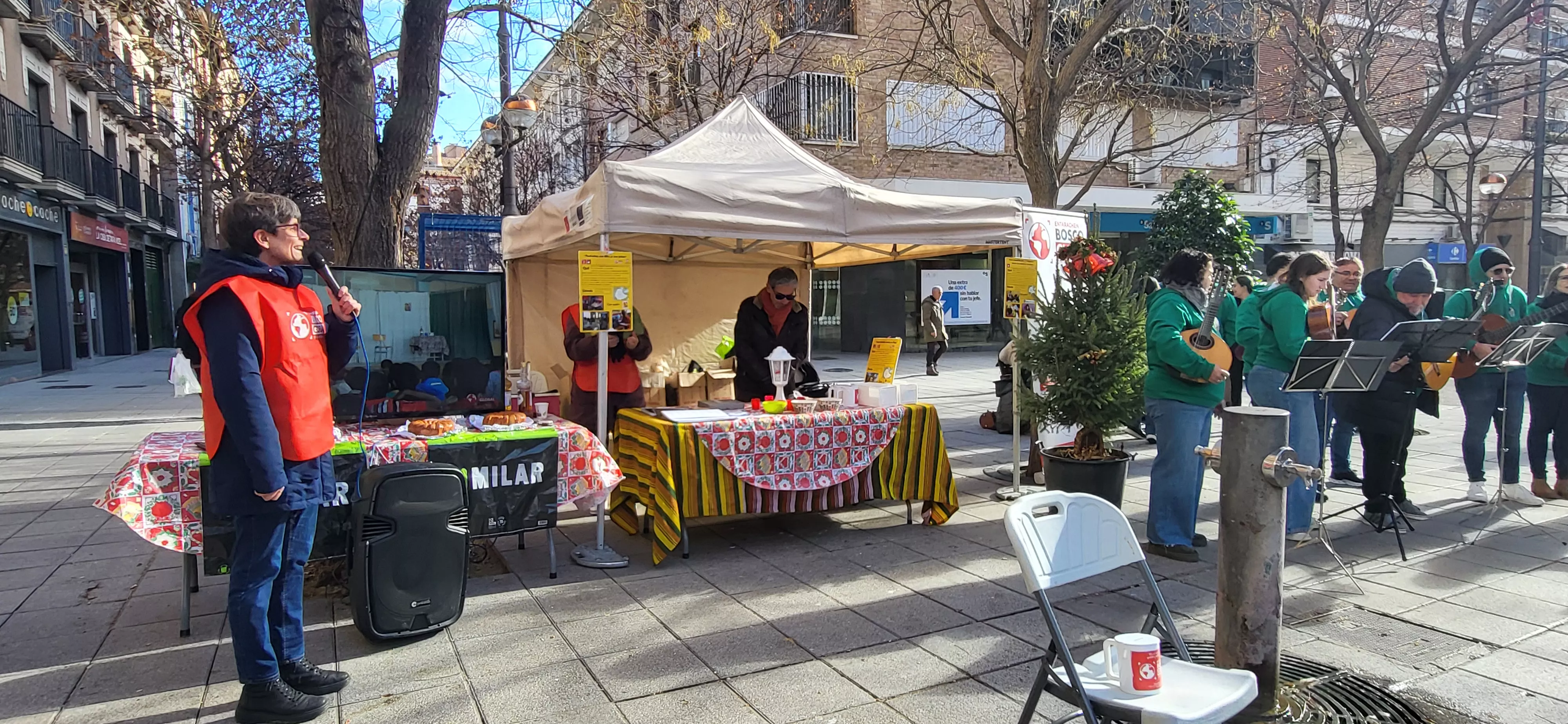 Actuación de Estirpe de Aragonia en el cierre de la campaña Luces por Etiopía. Foto Mercedes Manterola