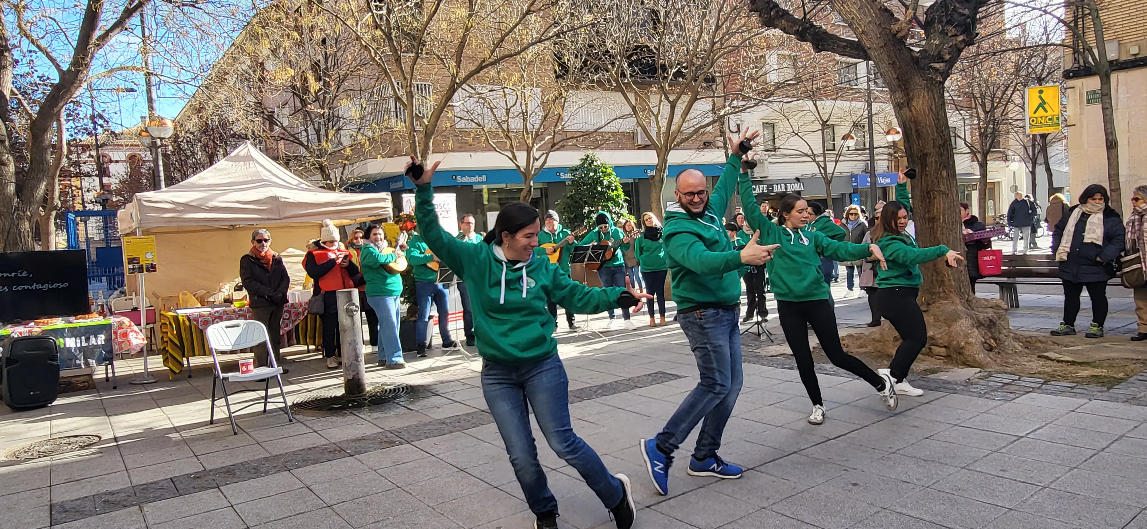 Actuación de Estirpe de Aragonia en el cierre de la campaña Luces por Etiopía. Foto Mercedes Manterola