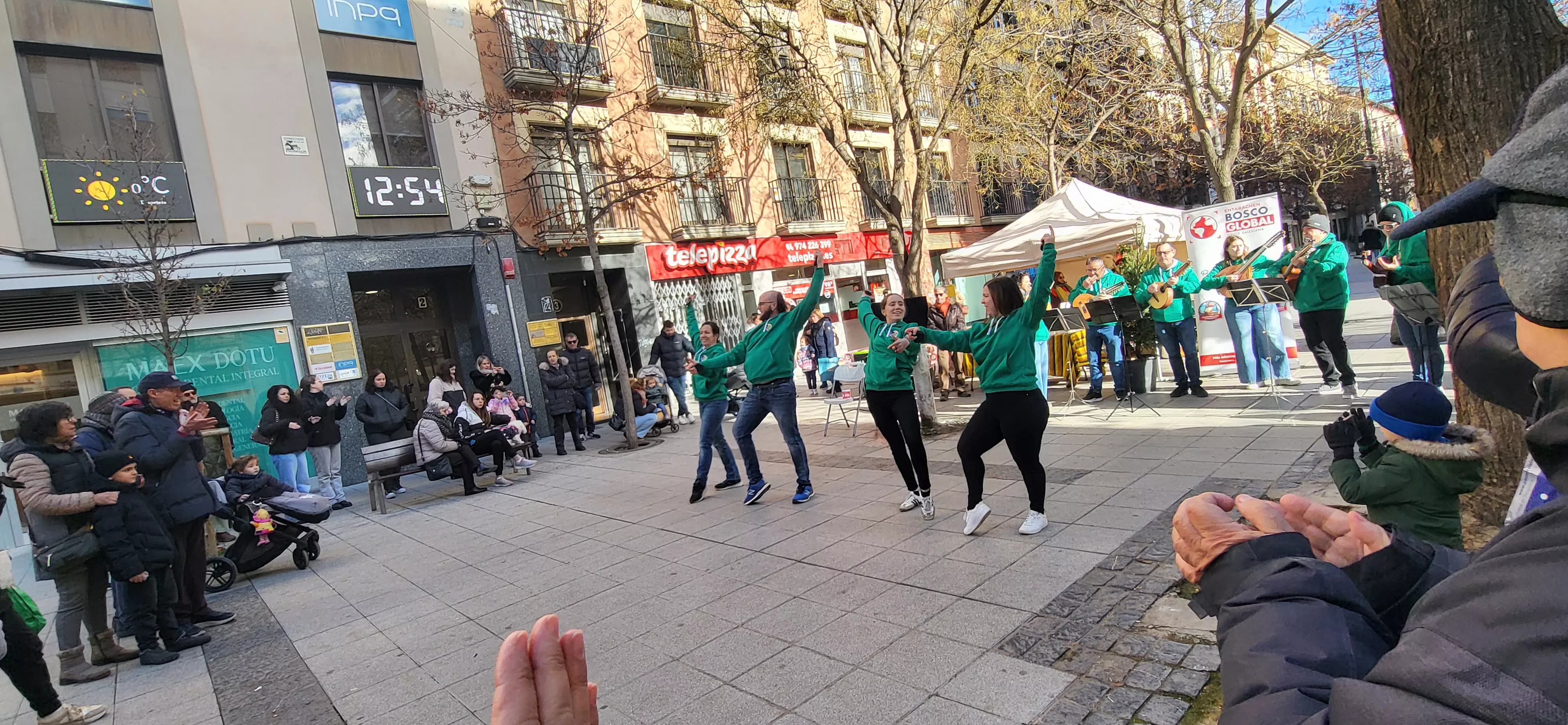 Actuación de Estirpe de Aragonia en el cierre de la campaña Luces por Etiopía. Foto Mercedes Manterola