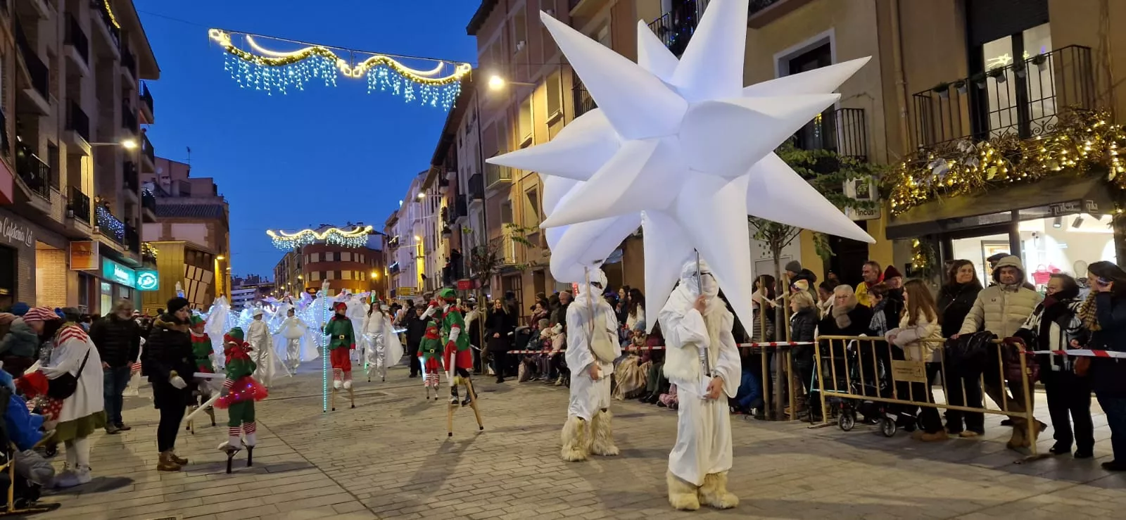 Cabalgata de los Reyes Magos en Huesca. Foto Myriam Martínez