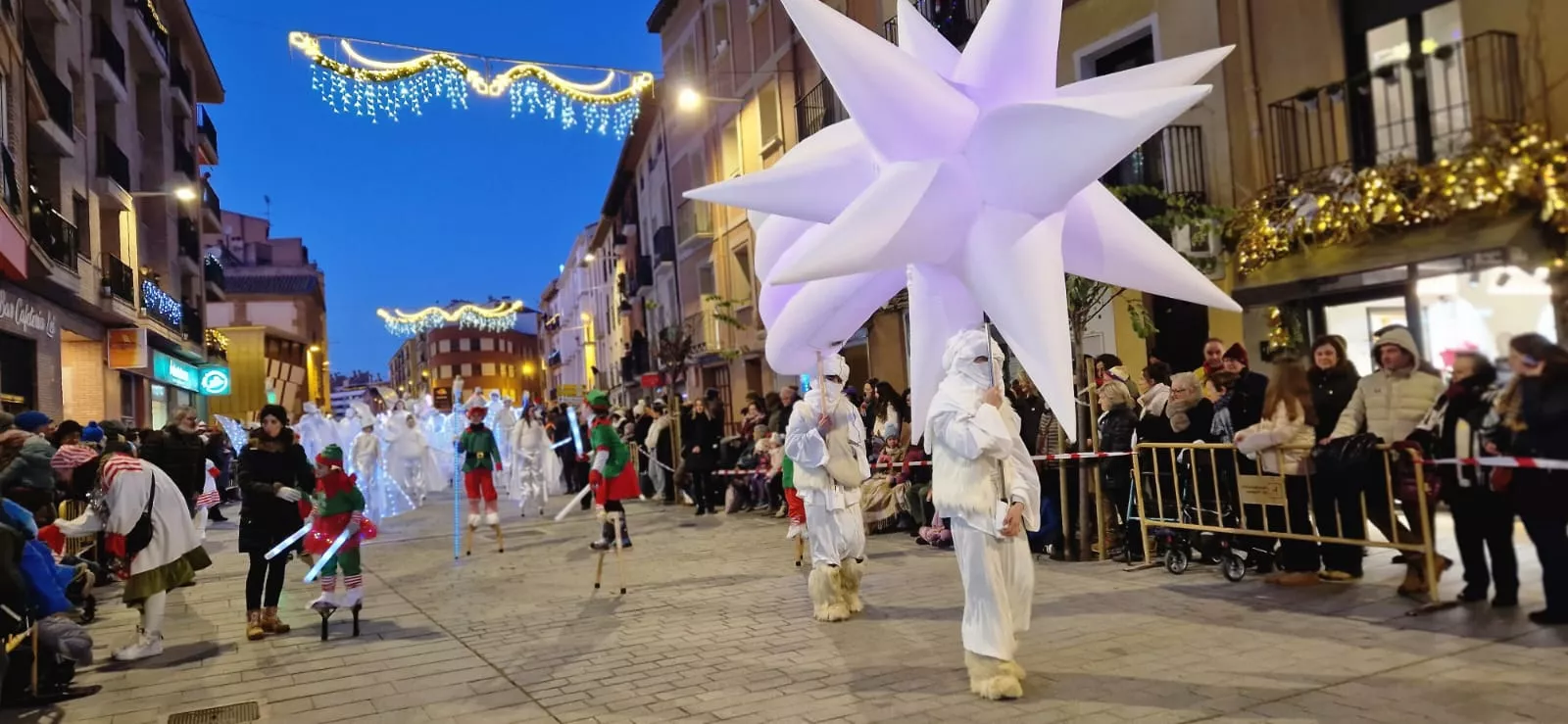 Cabalgata de los Reyes Magos en Huesca. Foto Myriam Martínez