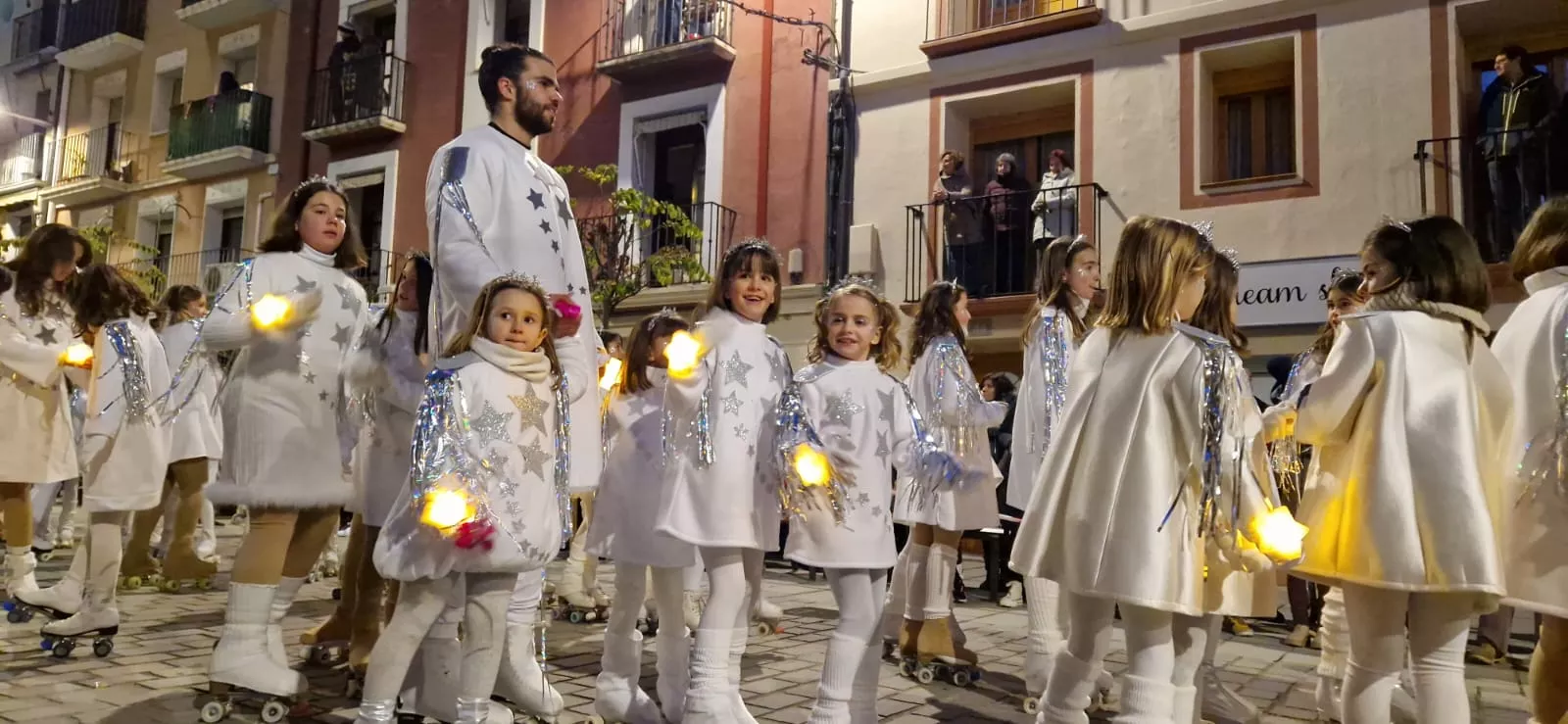 Cabalgata de los Reyes Magos en Huesca. Foto Myriam Martínez