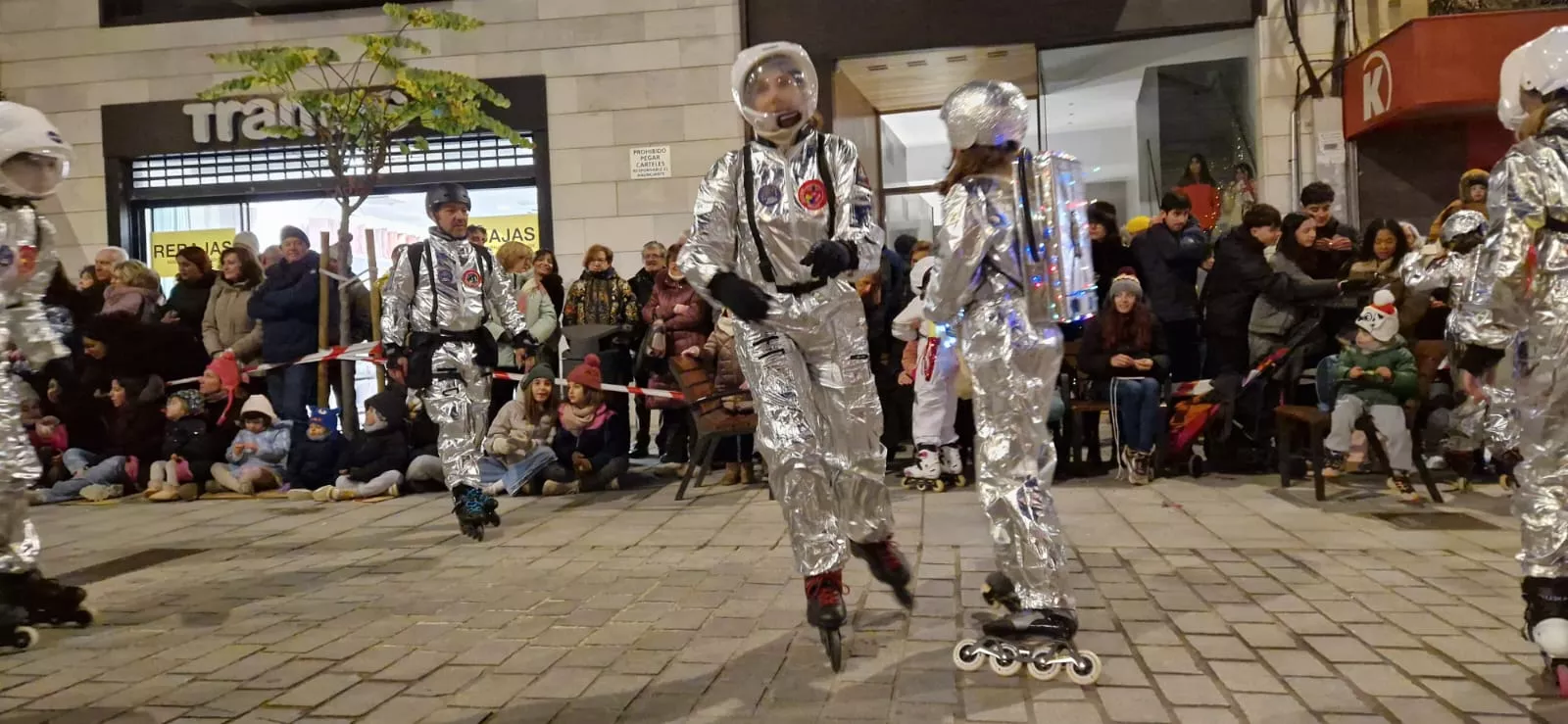 Cabalgata de los Reyes Magos en Huesca. Foto Myriam Martínez