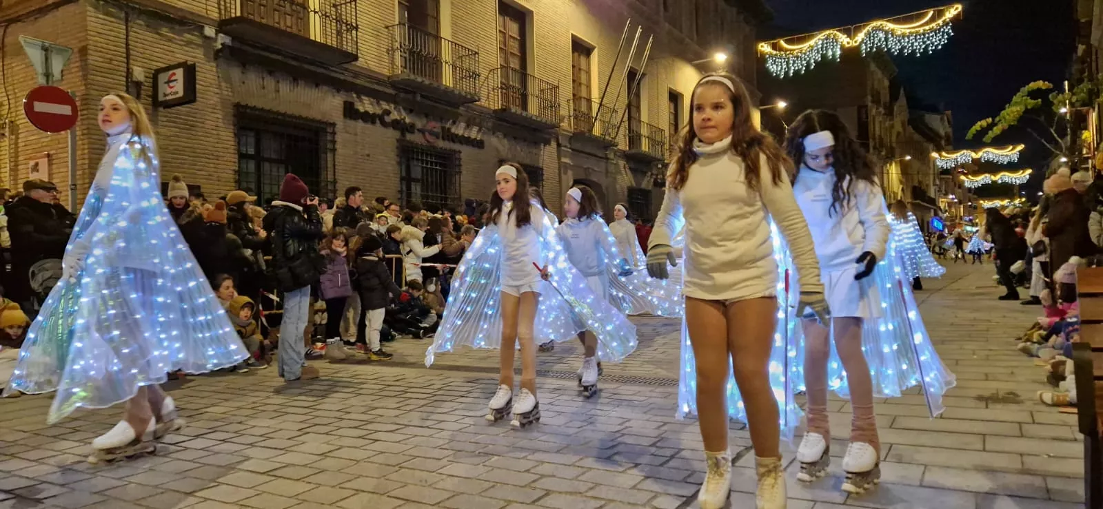 Cabalgata de los Reyes Magos en Huesca. Foto Myriam Martínez