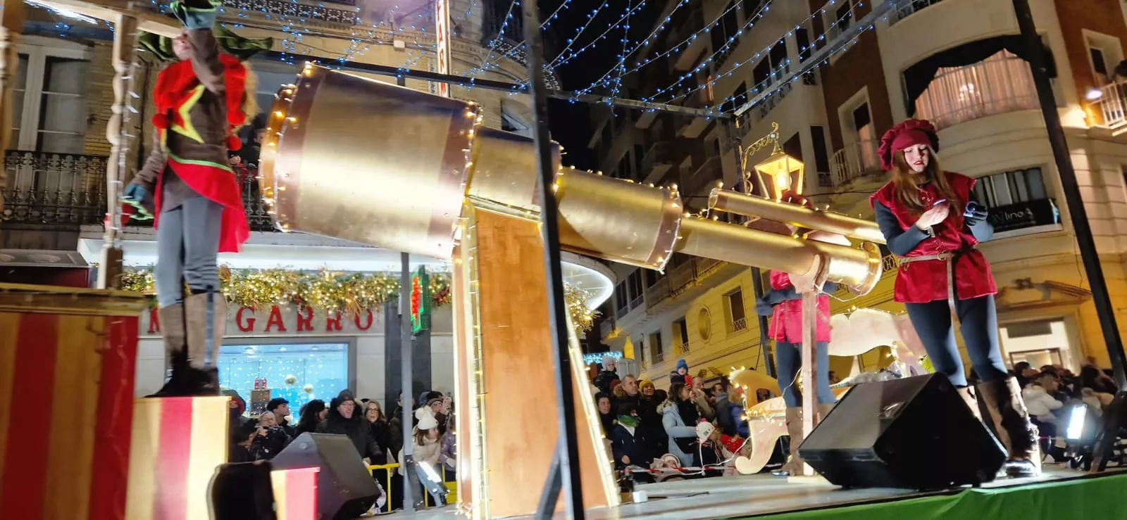 Cabalgata de los Reyes Magos en Huesca. Foto Myriam Martínez