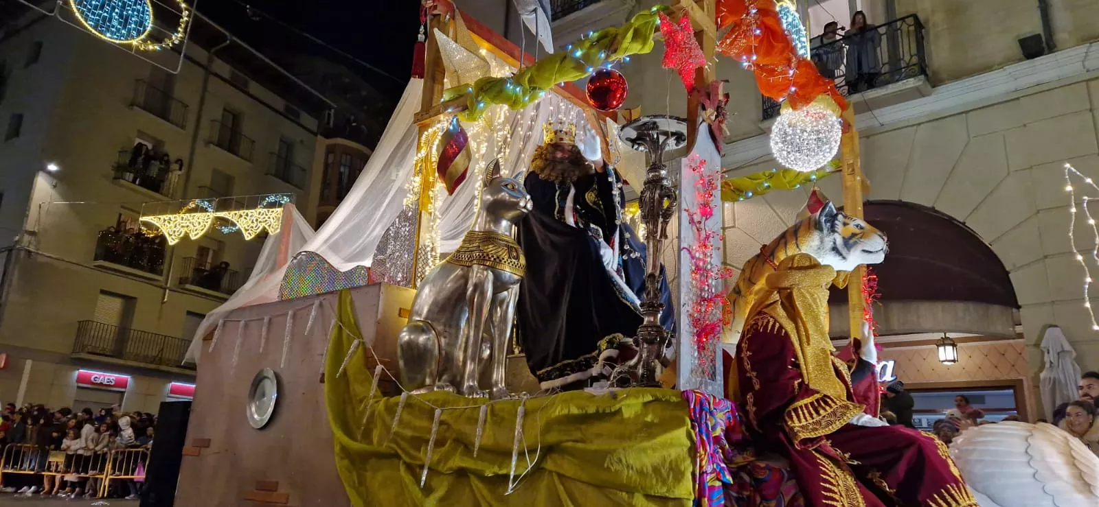 Cabalgata de los Reyes Magos en Huesca. Foto Myriam Martínez