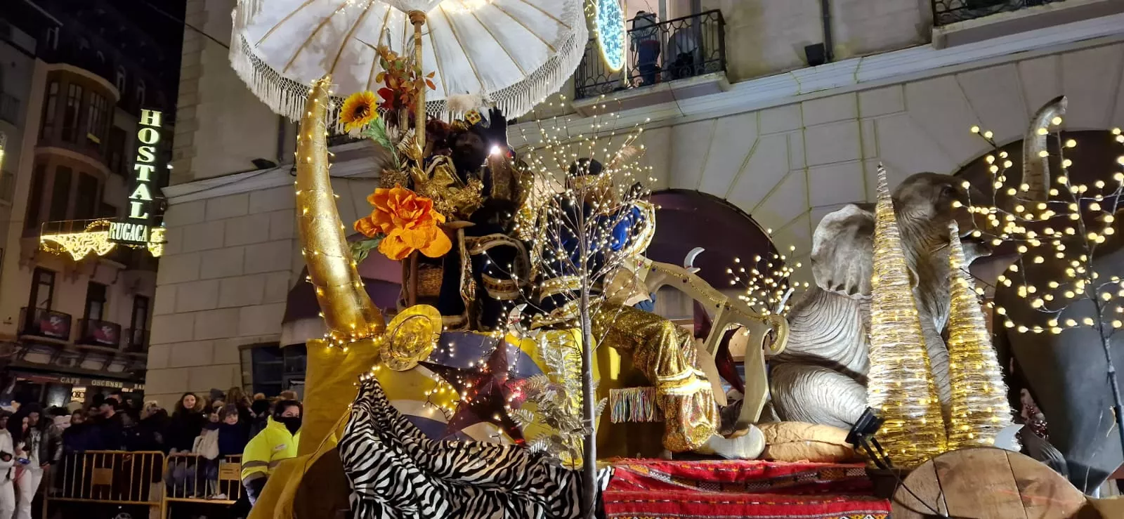 Cabalgata de los Reyes Magos en Huesca. Foto Myriam Martínez