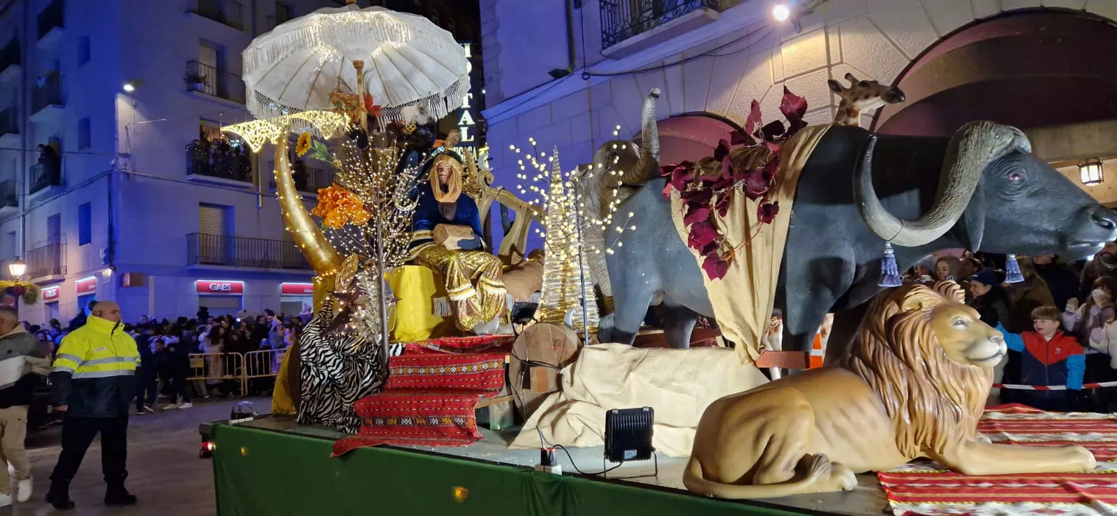 Cabalgata de los Reyes Magos en Huesca. Foto Myriam Martínez