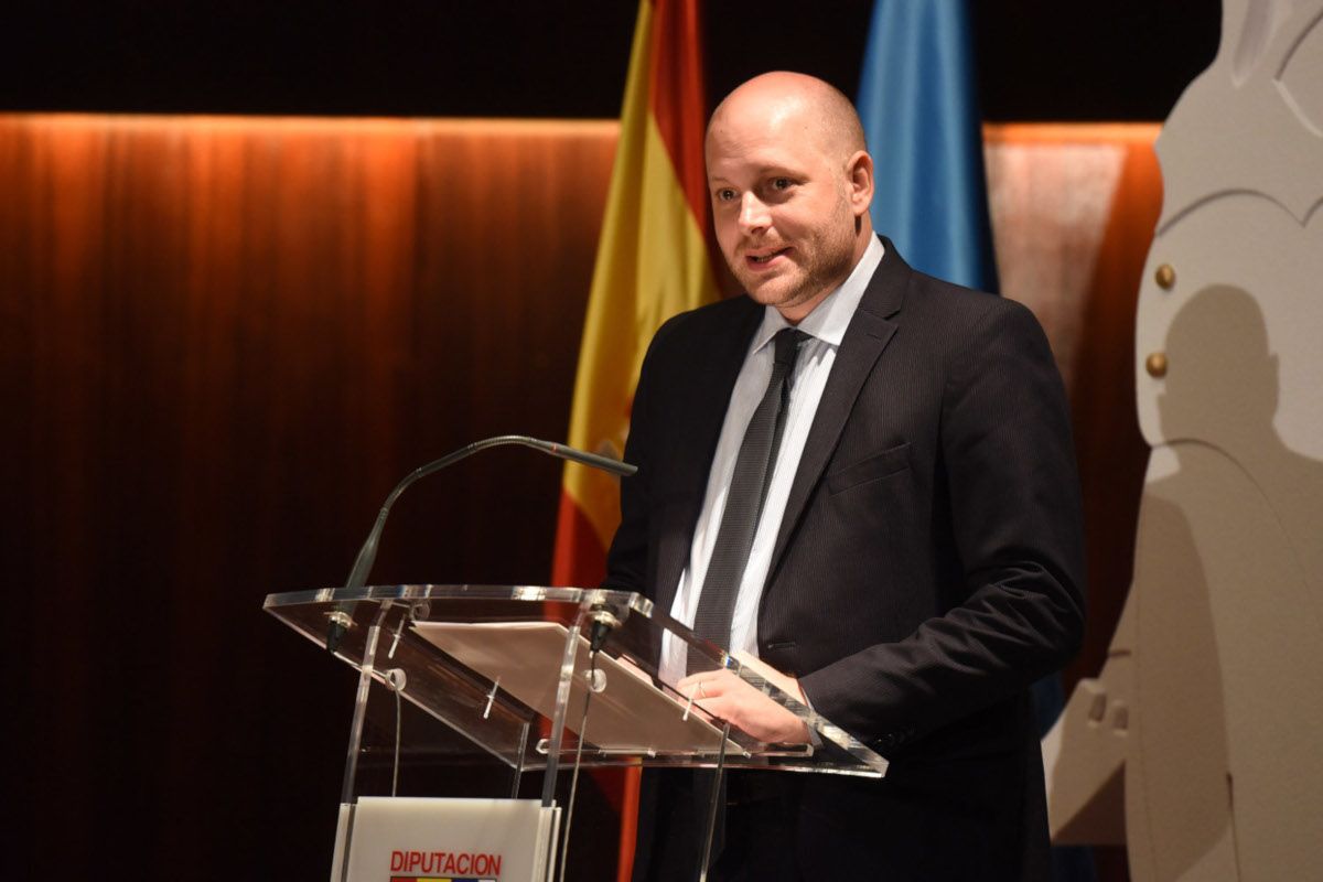El director de la Fundación, Adrian Giacchino, recibió el Galardón Félix de Azara. Foto: J. BLASCO El director de la Fundación, Adrian Giacchino, recibió el Galardón Félix de Azara. Foto: J. BLASCO