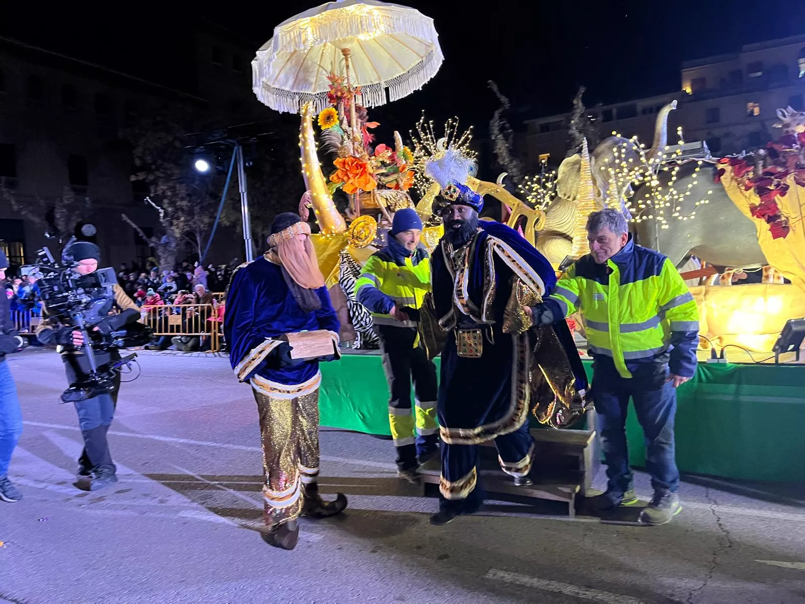Cabalgata de los Reyes Magos en Huesca. Foto Myriam Martínez