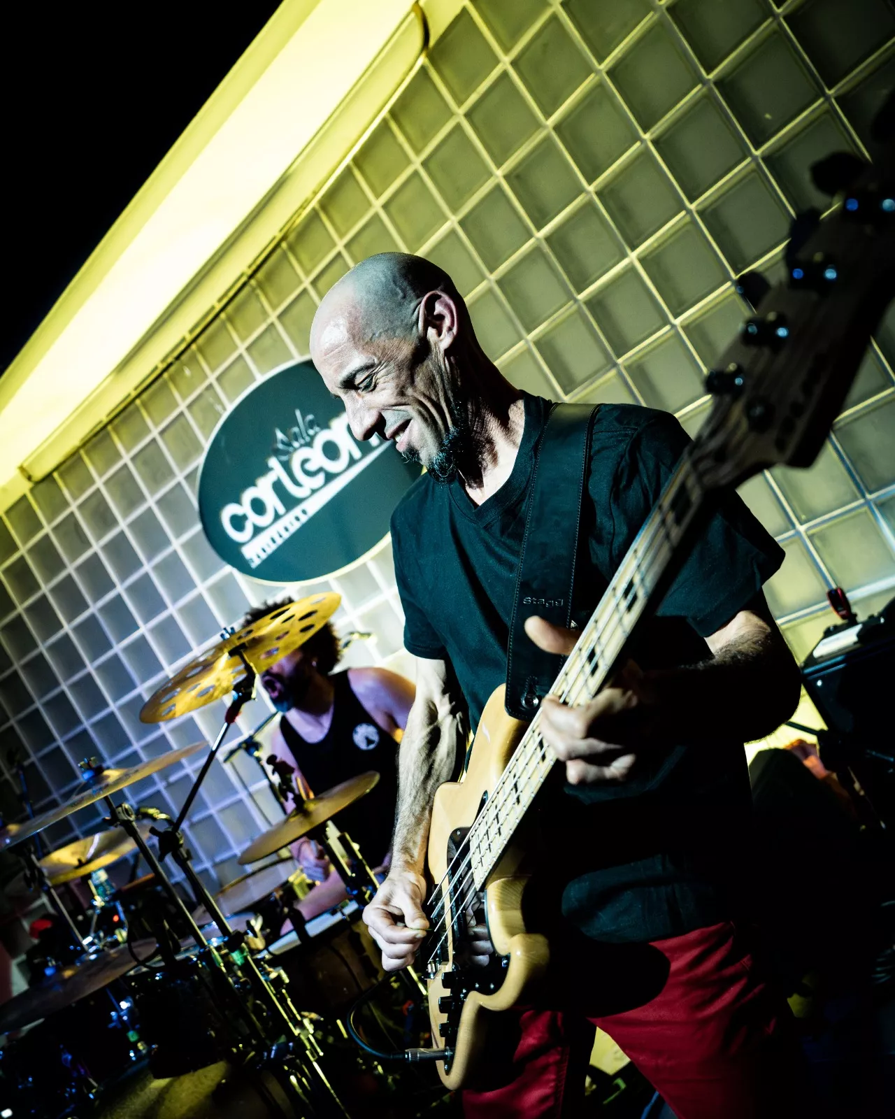 Jano Santolaria, bajo. Perversónicas.