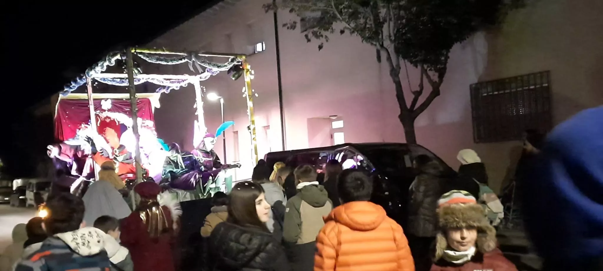Cabalgata de los Reyes Magos en Ayerbe.