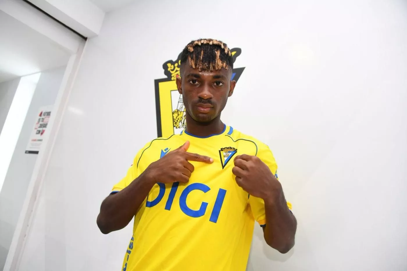 Efe Aghama, un extremo izquierdo para el Huesca