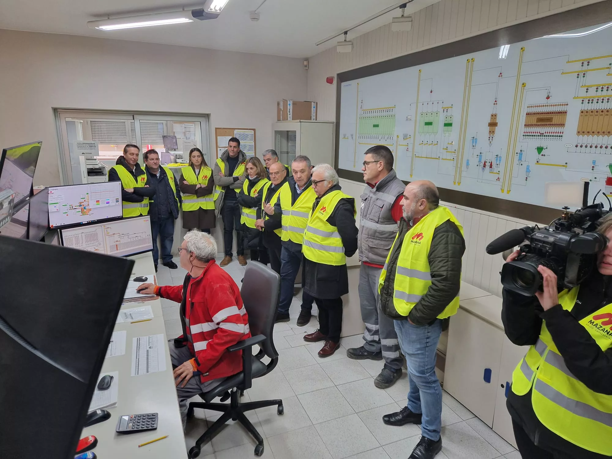 Visita del consejero Rincón a la empresa Mazana de Binéfar.