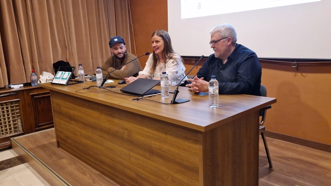 Presentación de Los antepresentes, de Marta Borraz y Carlos Aquilué. Foto Myriam Martínez Presentación de Los antepresentes, de Marta Borraz y Carlos Aquilué. Foto Myriam Martínez