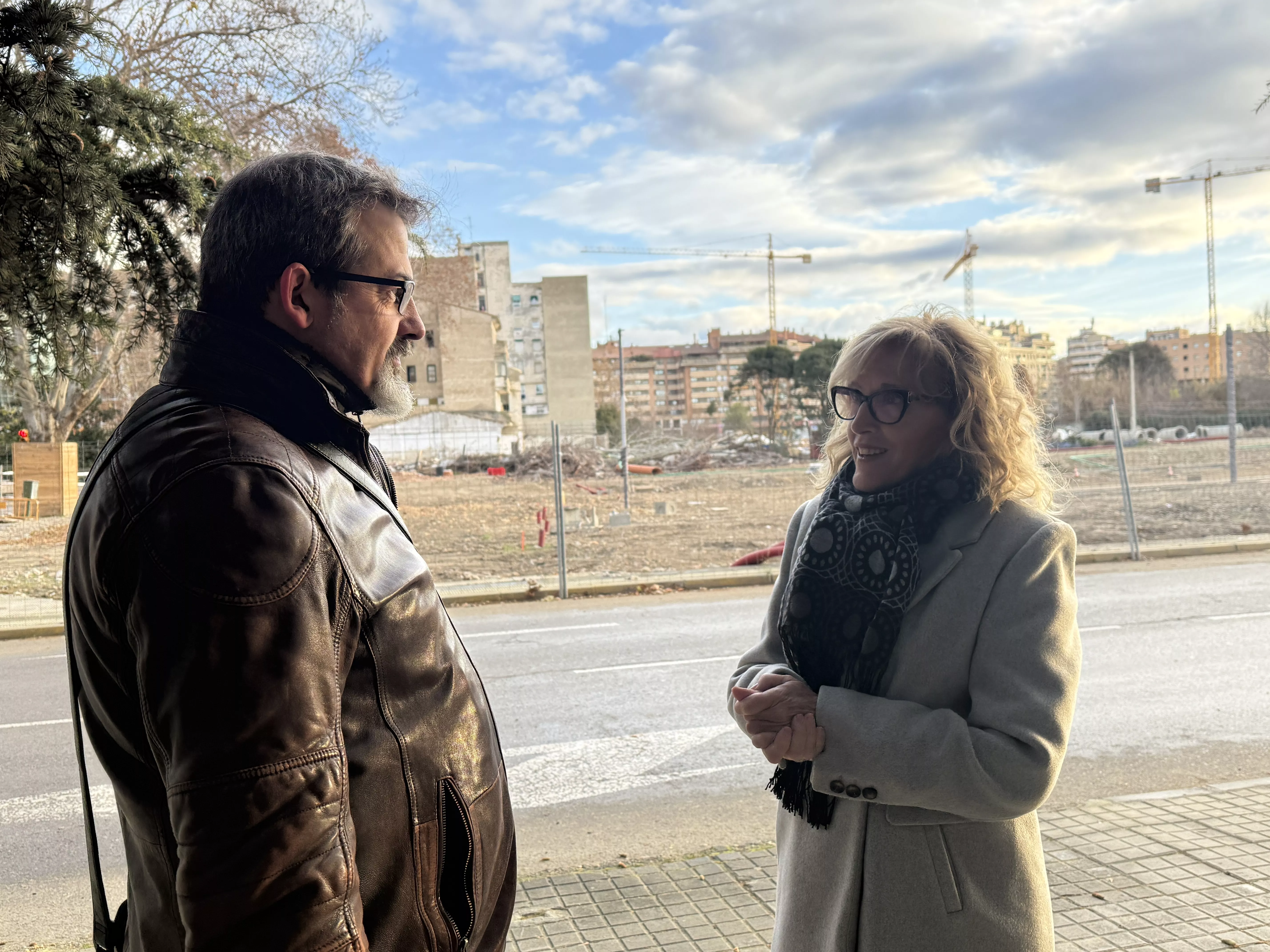 Salazar y Cacho ante la zona de Harineras.