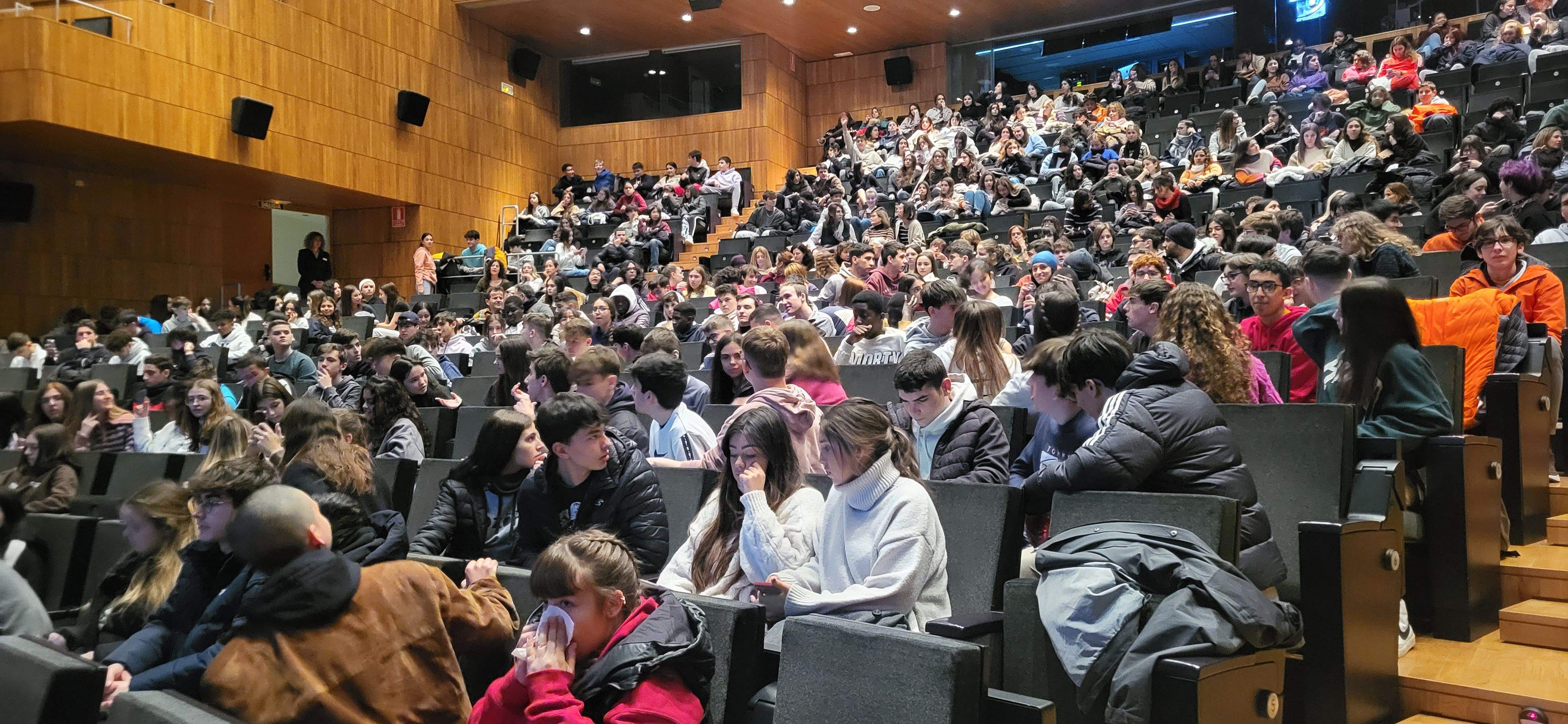 Imágenes de Marina Marroquí y el taller que ha impartido en Huesca  