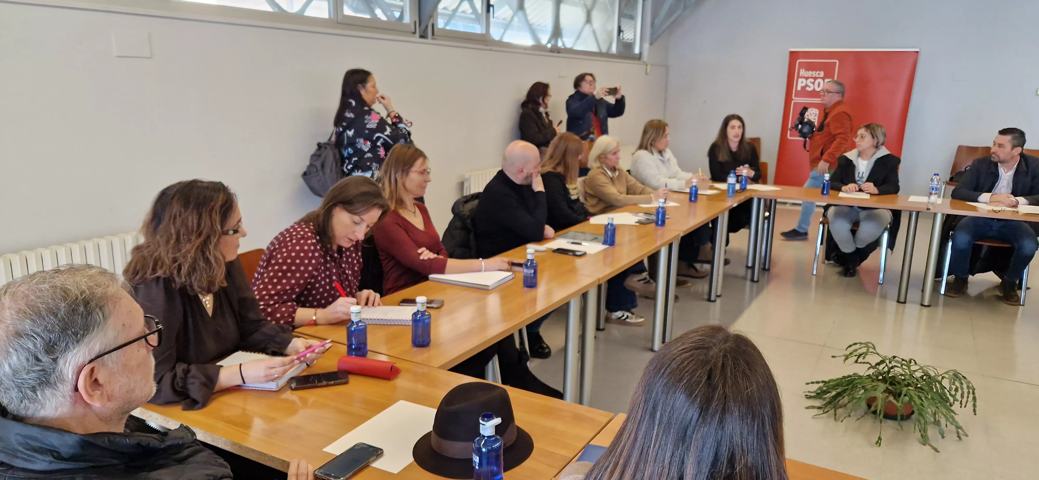 Reunión de Pilar Alegría con Cadis Huesca. Foto Myriam Martínez