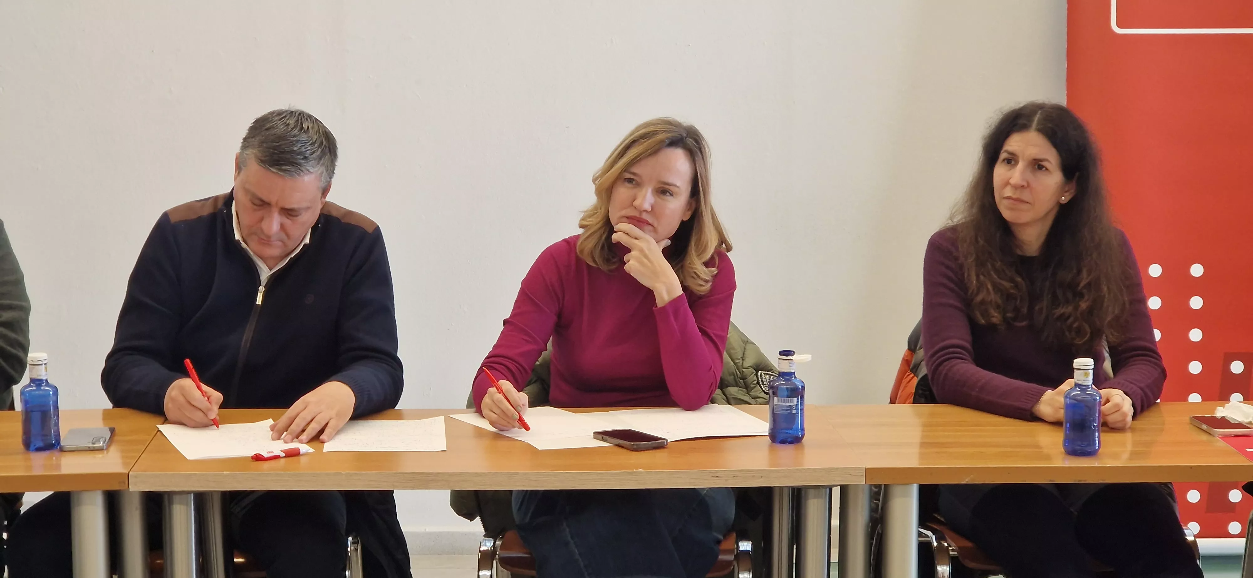 Reunión de Pilar Alegría con Cadis Huesca. Foto Myriam Martínez