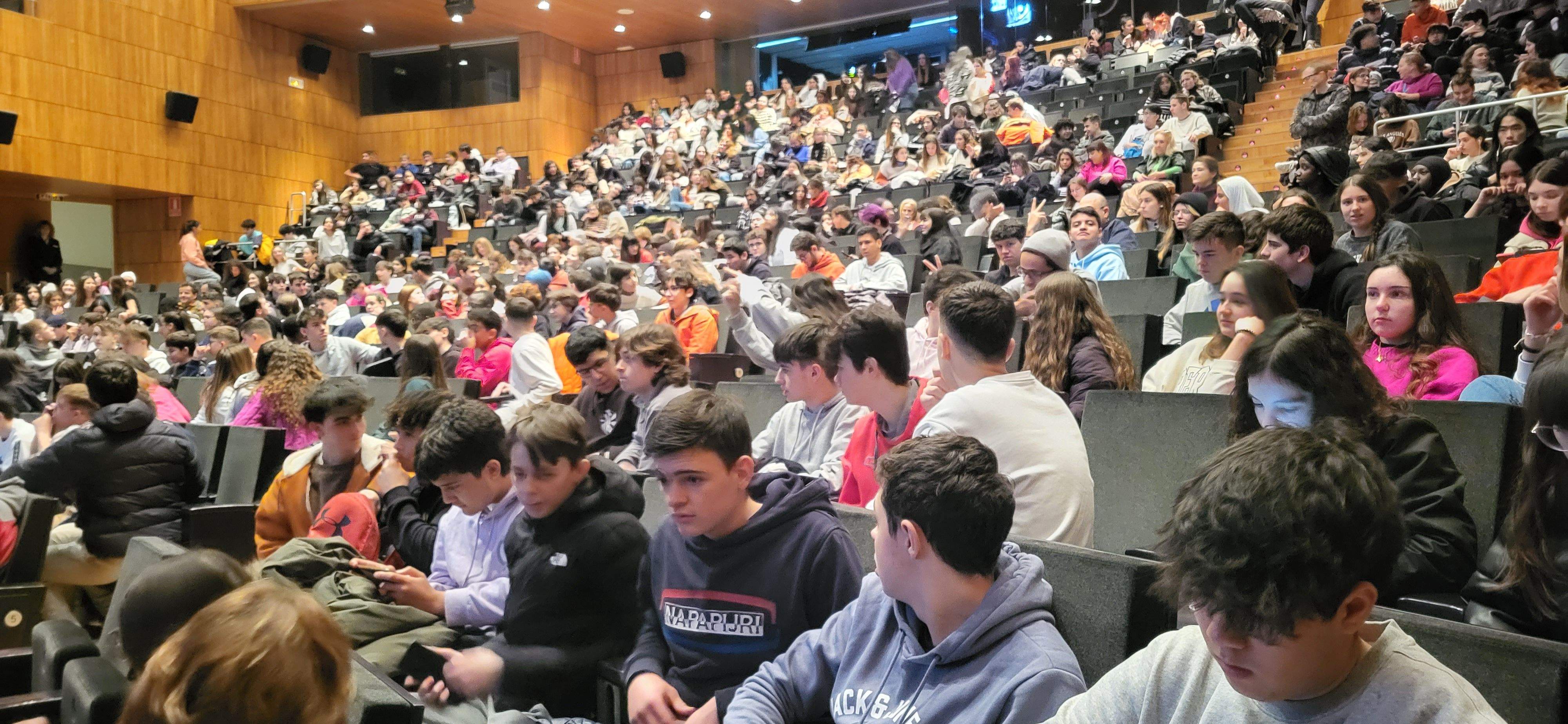 Imágenes de Marina Marroquí y el taller que ha impartido en Huesca  