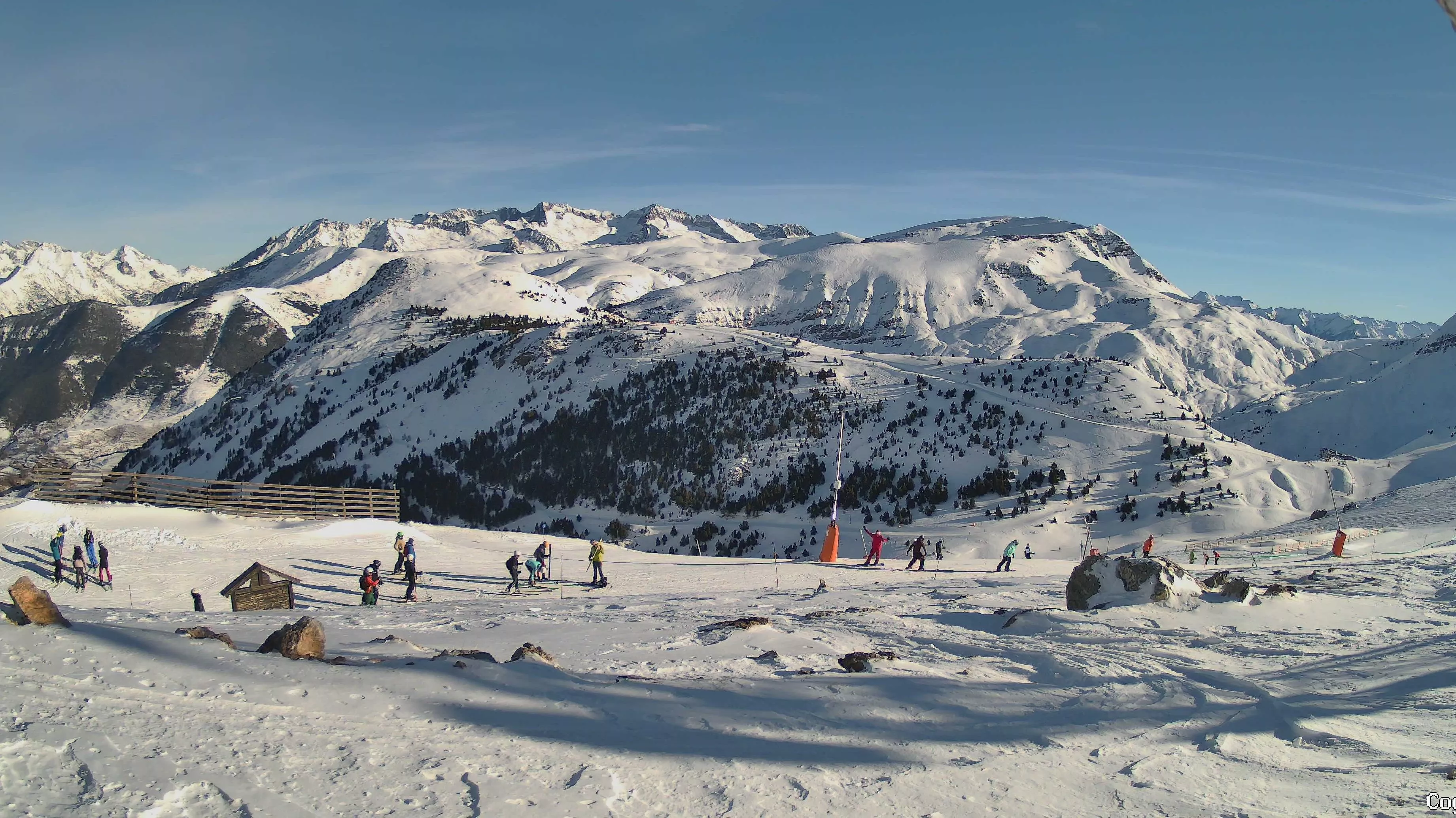 El Pirineo sigue en alerta tras Goretti por la nieve acumulada y el alto riesgo de aludes.