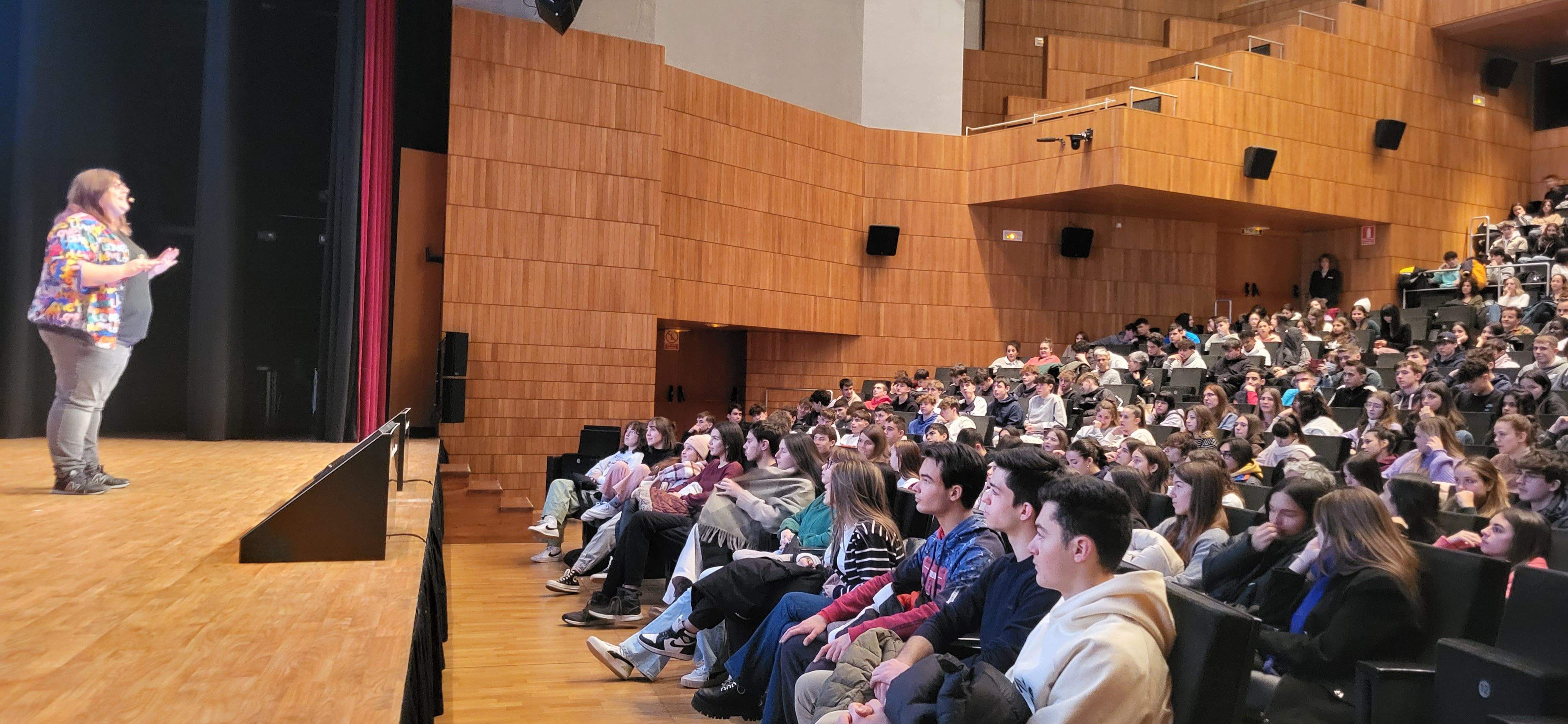 Imágenes de Marina Marroquí y el taller que ha impartido en Huesca  