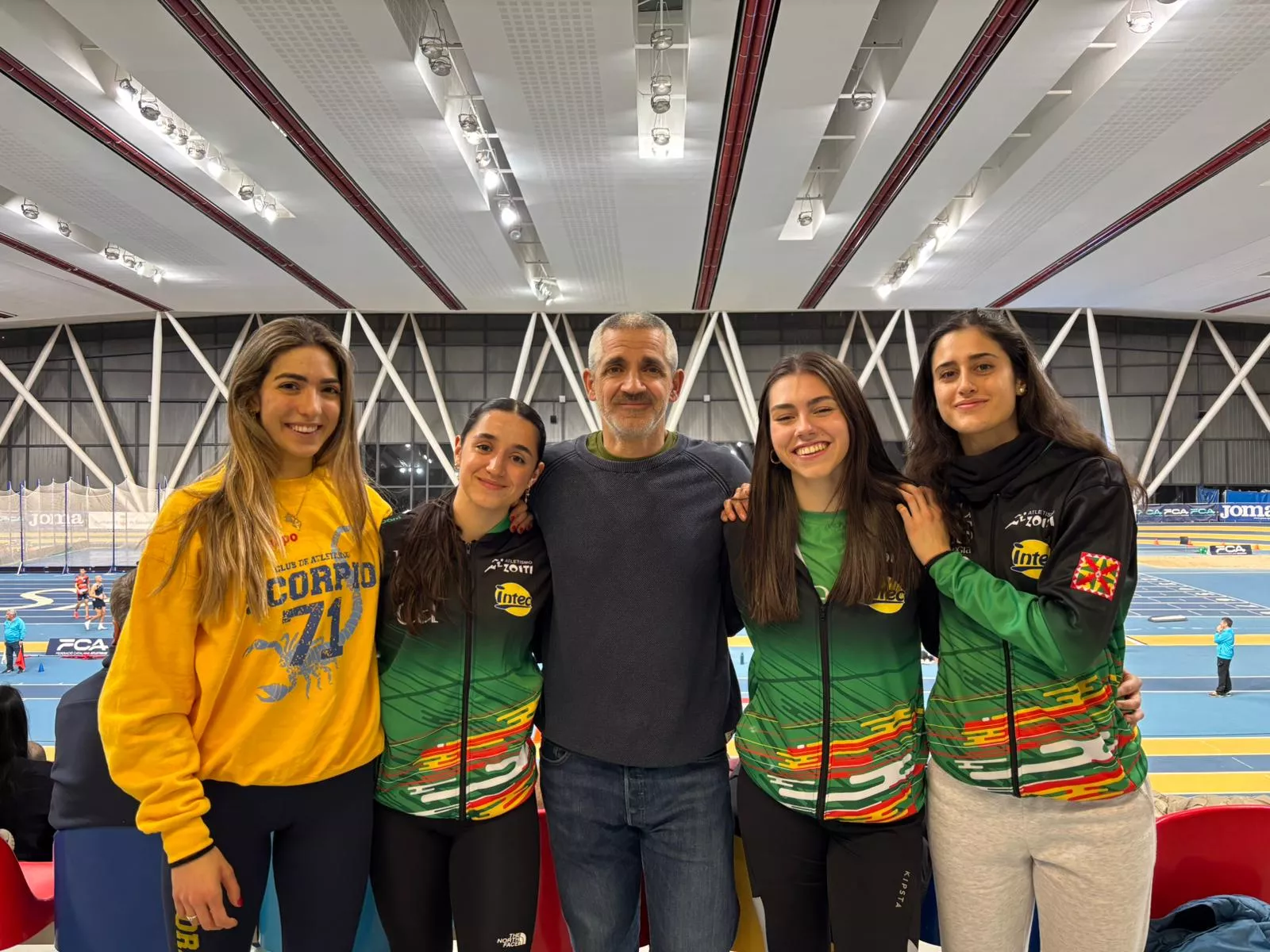Grupo de atletas zoitistas y del Scorpio en Sabadell.
