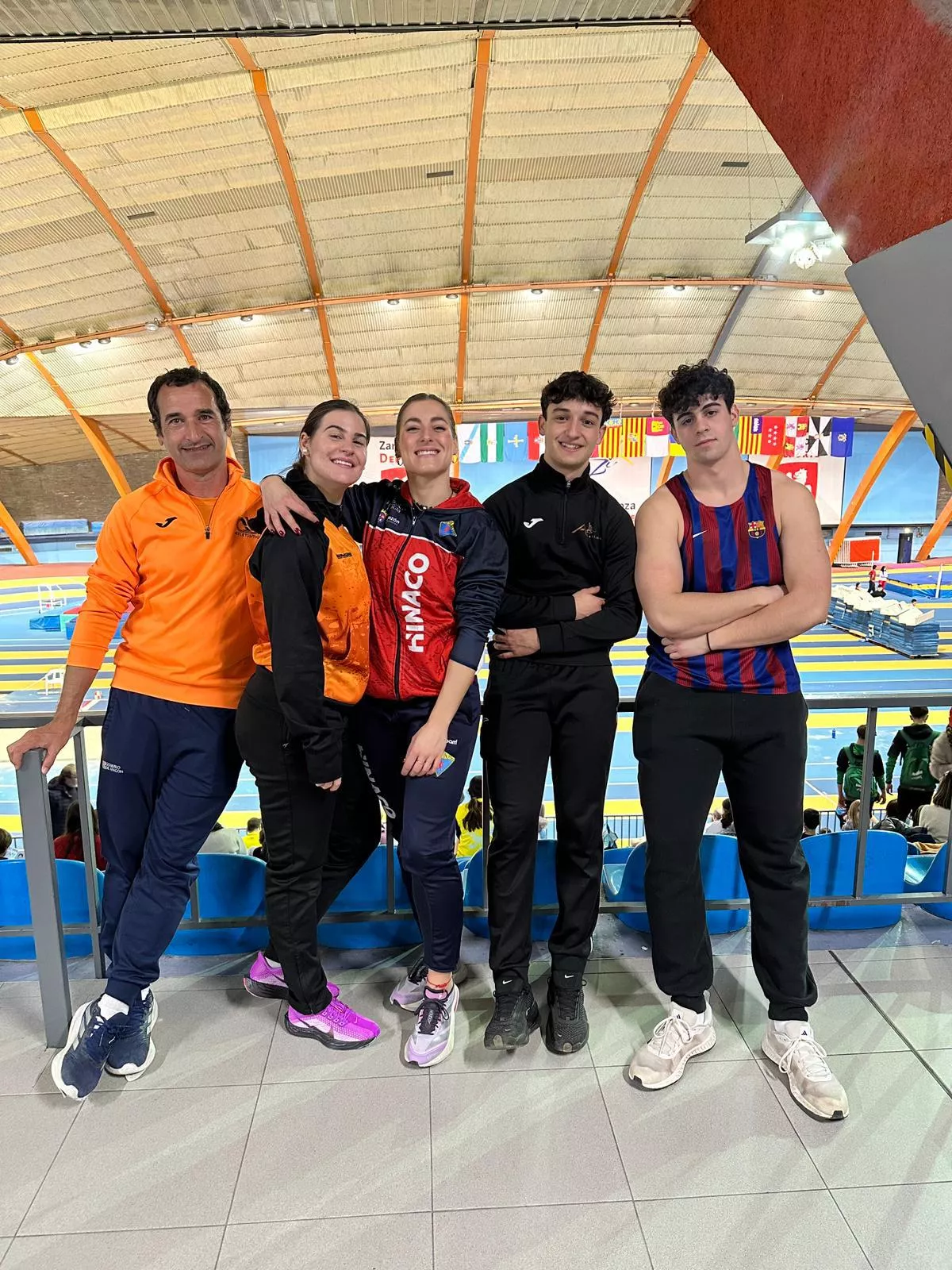 Representación fragatina en Zaragoza: Javi Portolés, Mariona Salamó, Mireya Oliver, Iván Gros y Rubén Cruz en su estreno con el Barcelona.