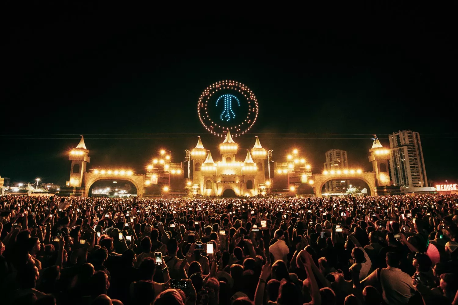 Formigal acoge un espectáculo de 200 drones en el festival Medusa de invierno.