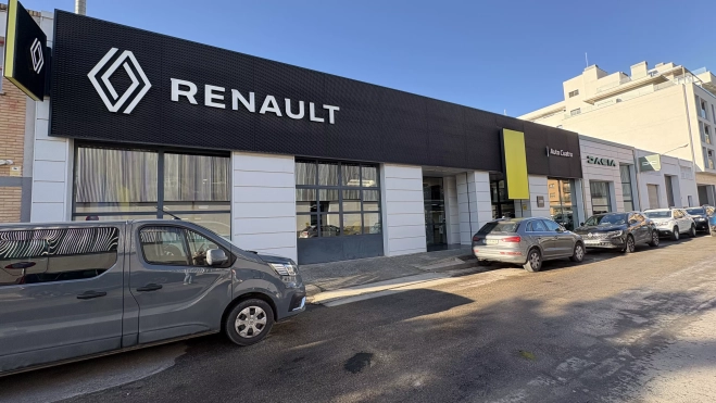 AUTO CUATRO FACHADA RENAULT DACIA