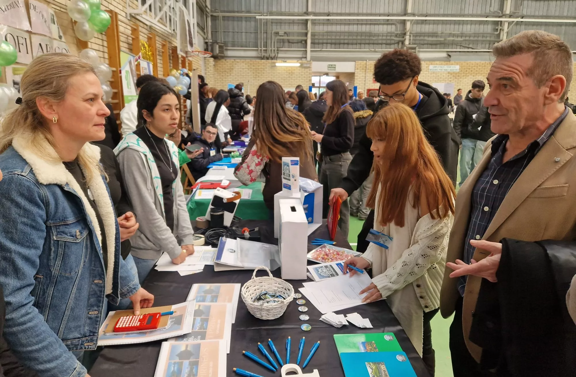 Casi 600 jóvenes de FP ponen a prueba sus empresas en Sabiñánigo.