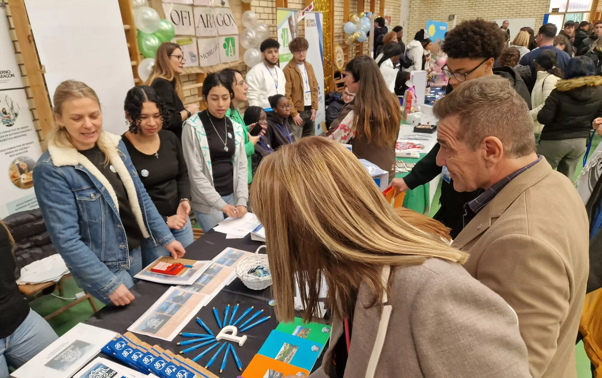 Celebración de la Feria de Empresas Simuladas en el pabellón de Sabiñánigo.