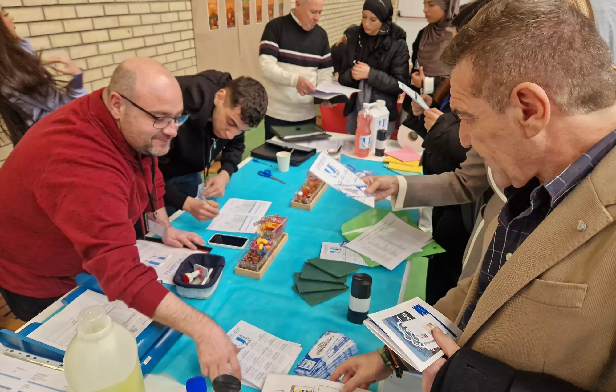 Celebración de la Feria de Empresas Simuladas en el pabellón de Sabiñánigo.