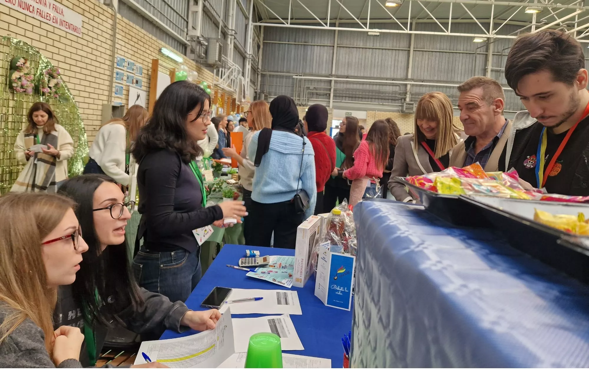 Celebración de la Feria de Empresas Simuladas en el pabellón de Sabiñánigo.