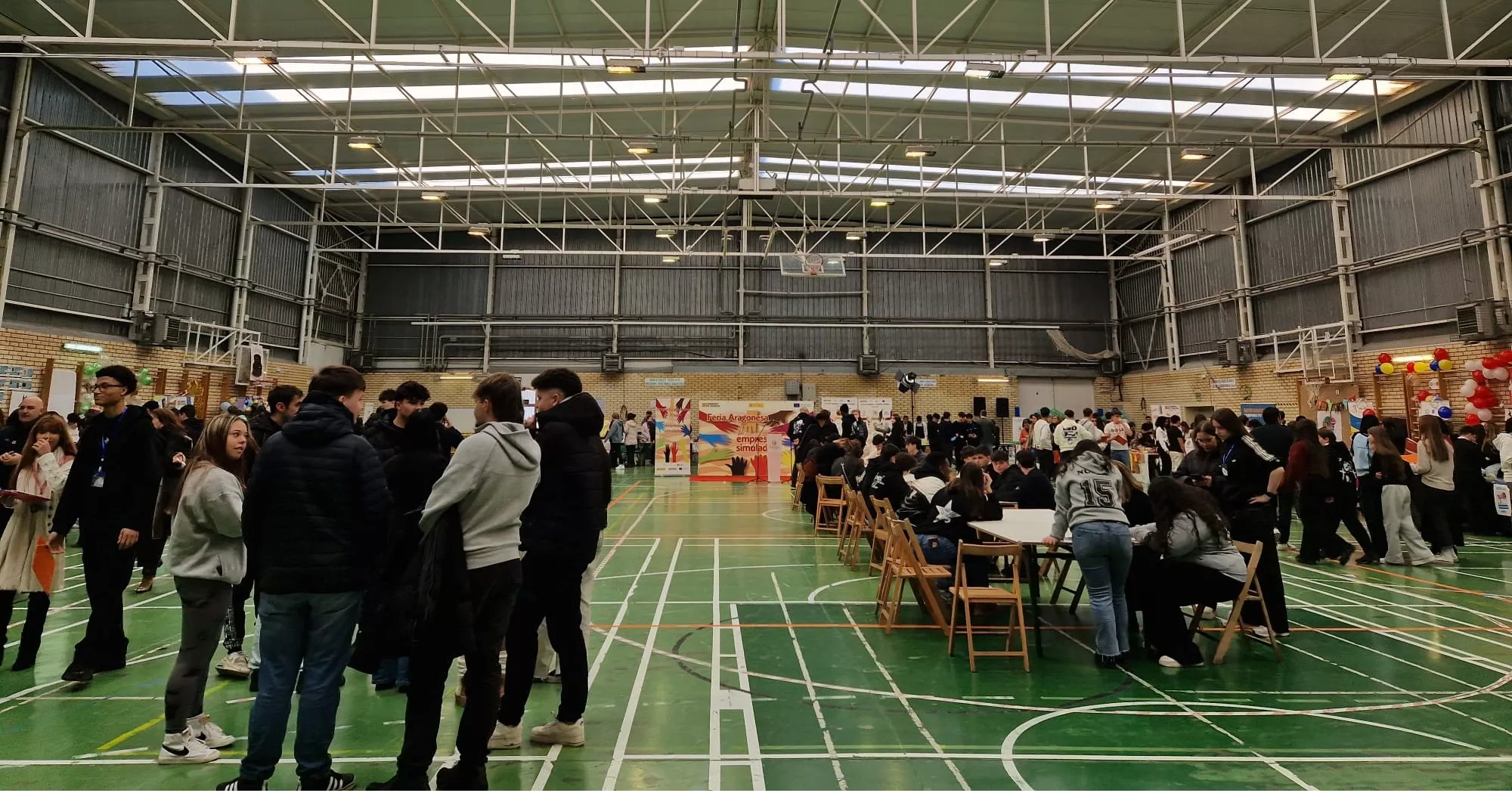 Celebración de la Feria de Empresas Simuladas en el pabellón de Sabiñánigo.