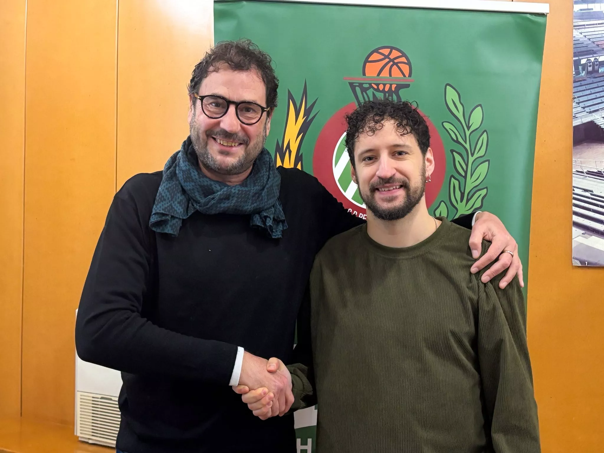 Fernando Lascorz con Santi Cerdán, presidente y entrenador del Club Baloncesto Peñas