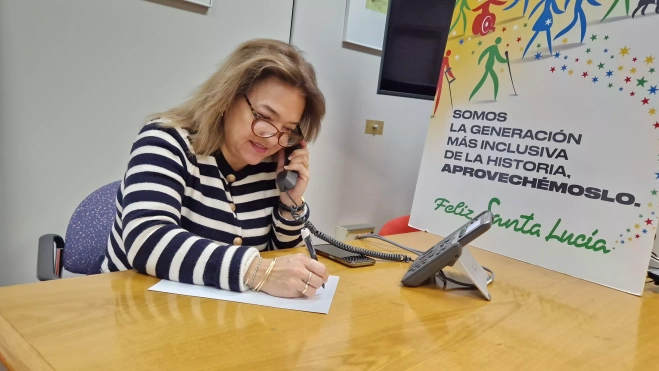 Marisa Yzuel en la agencia de la ONCE en Huesca. Foto Myriam Martínez