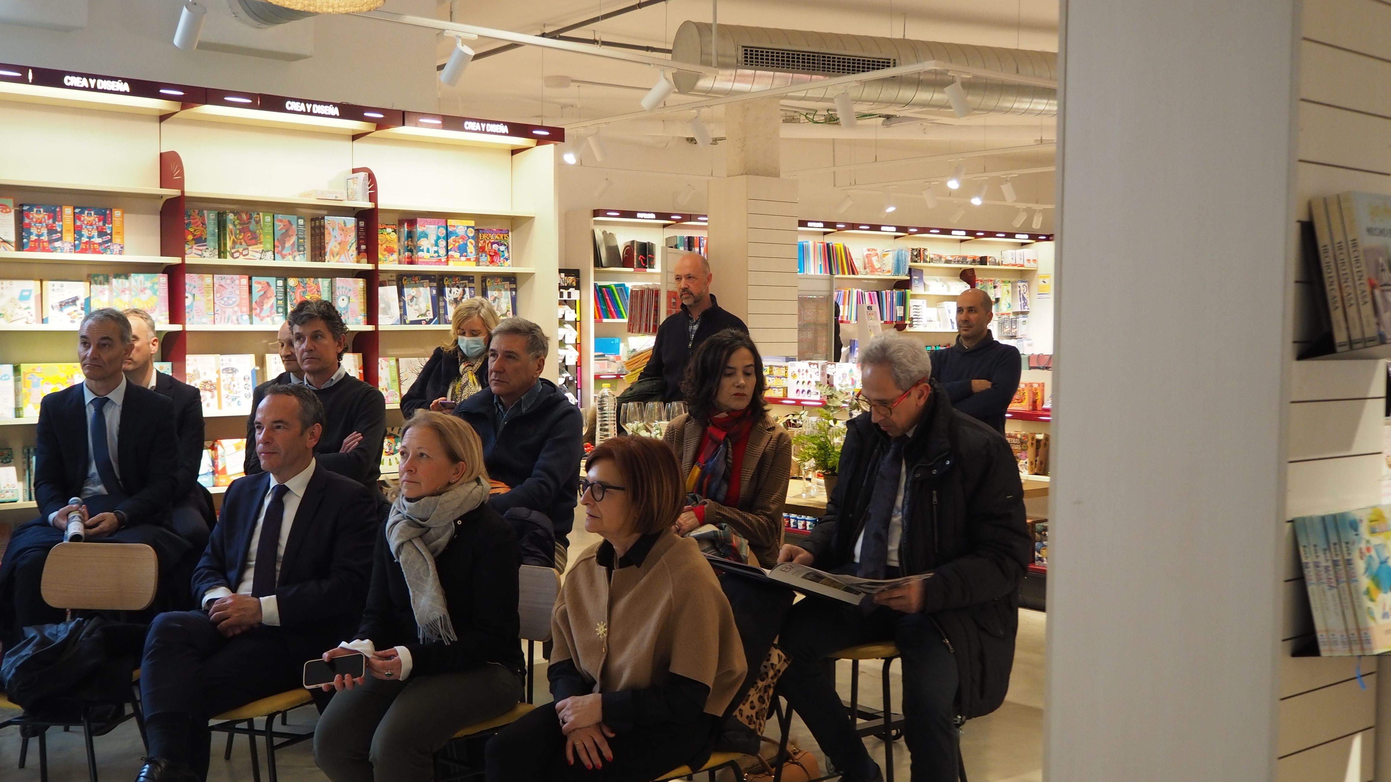 Público en Santos Ochoa