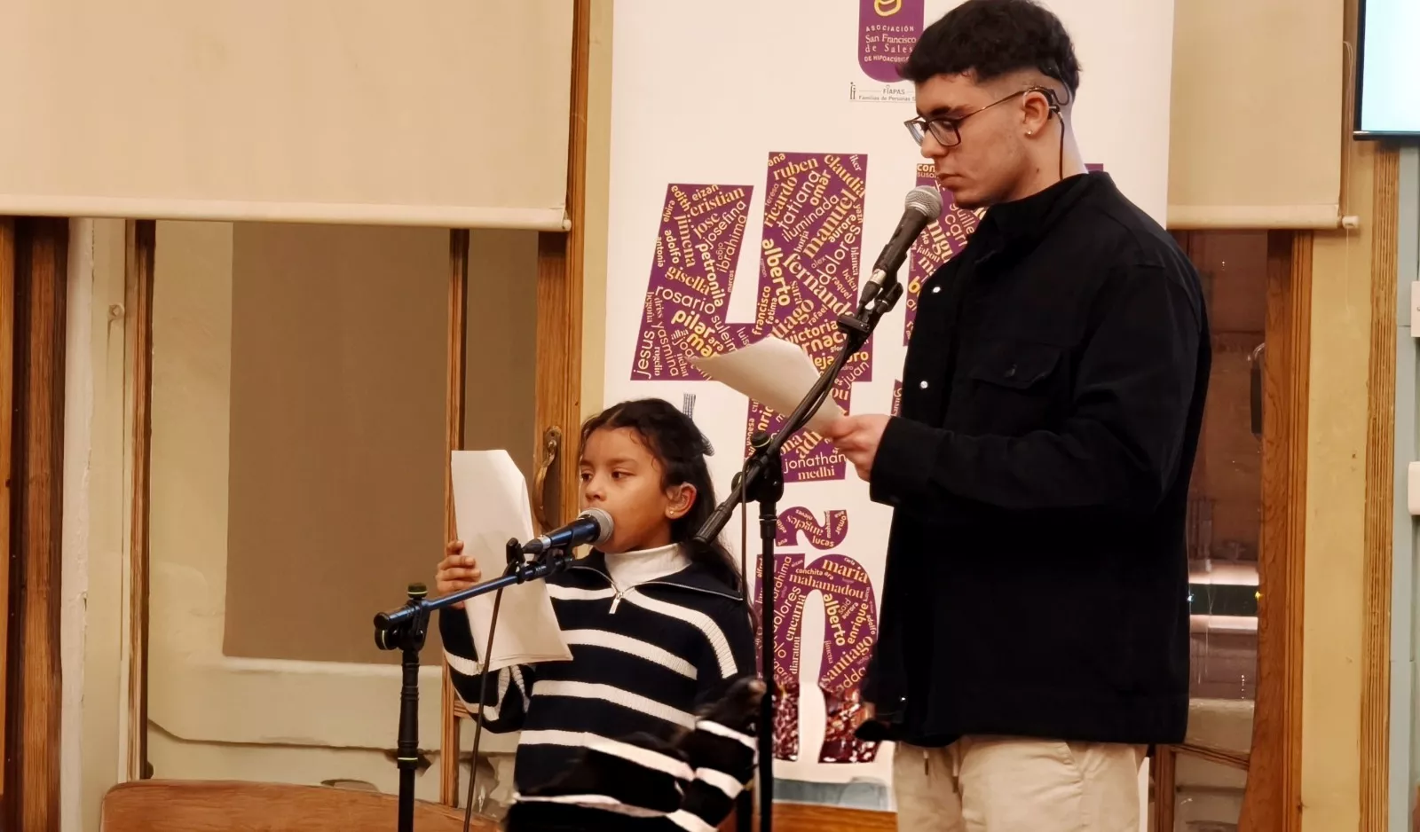 Ariadna y Rubén, en la entrega de los premios del Concurso de Relatos de la Asociación de Hipoacúsicos
