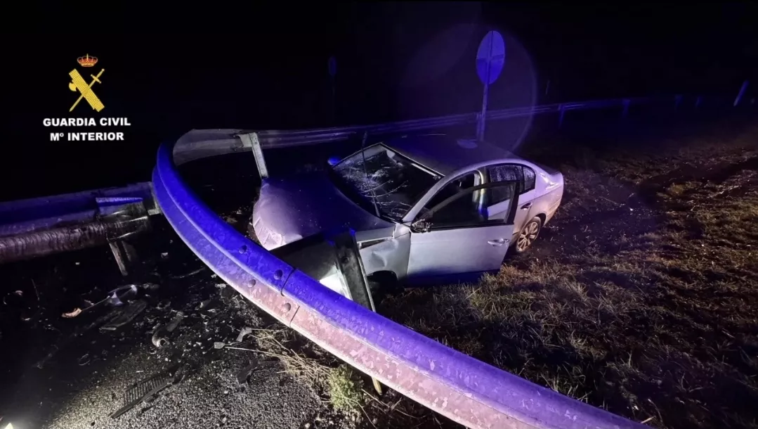 Estado del coche tras el accidente en Almudévar
